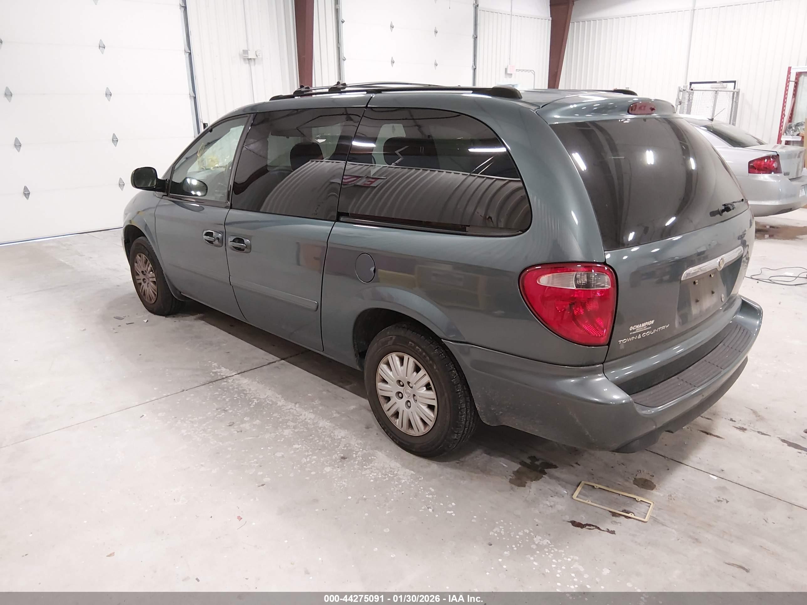 CHRYSLER TOWN image 3