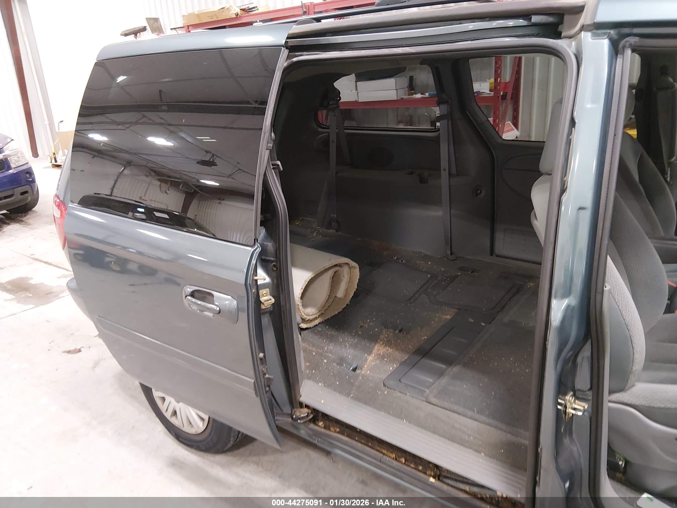 CHRYSLER TOWN image 8