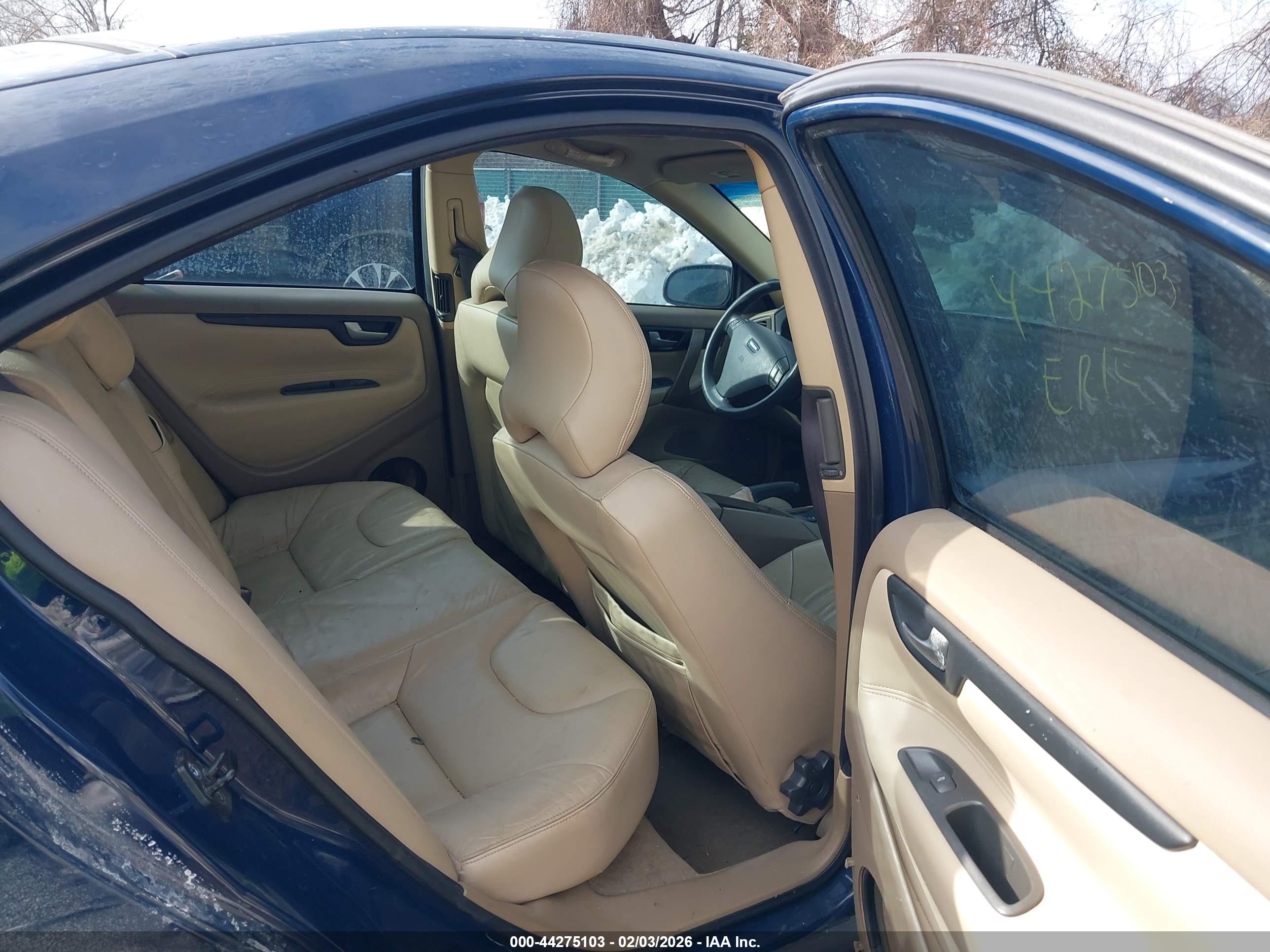 VOLVO S60 image 8