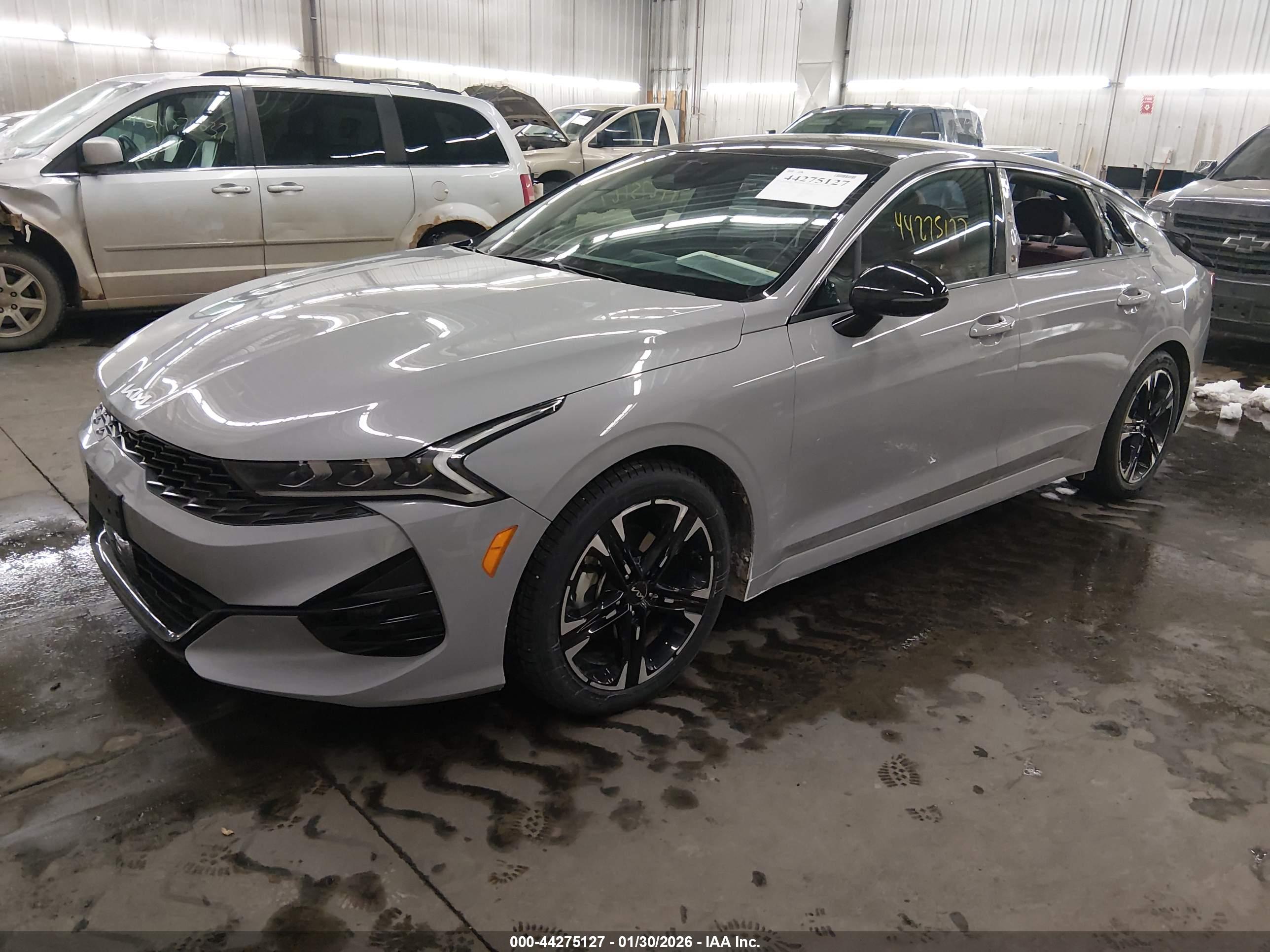 KIA K5 image 2
