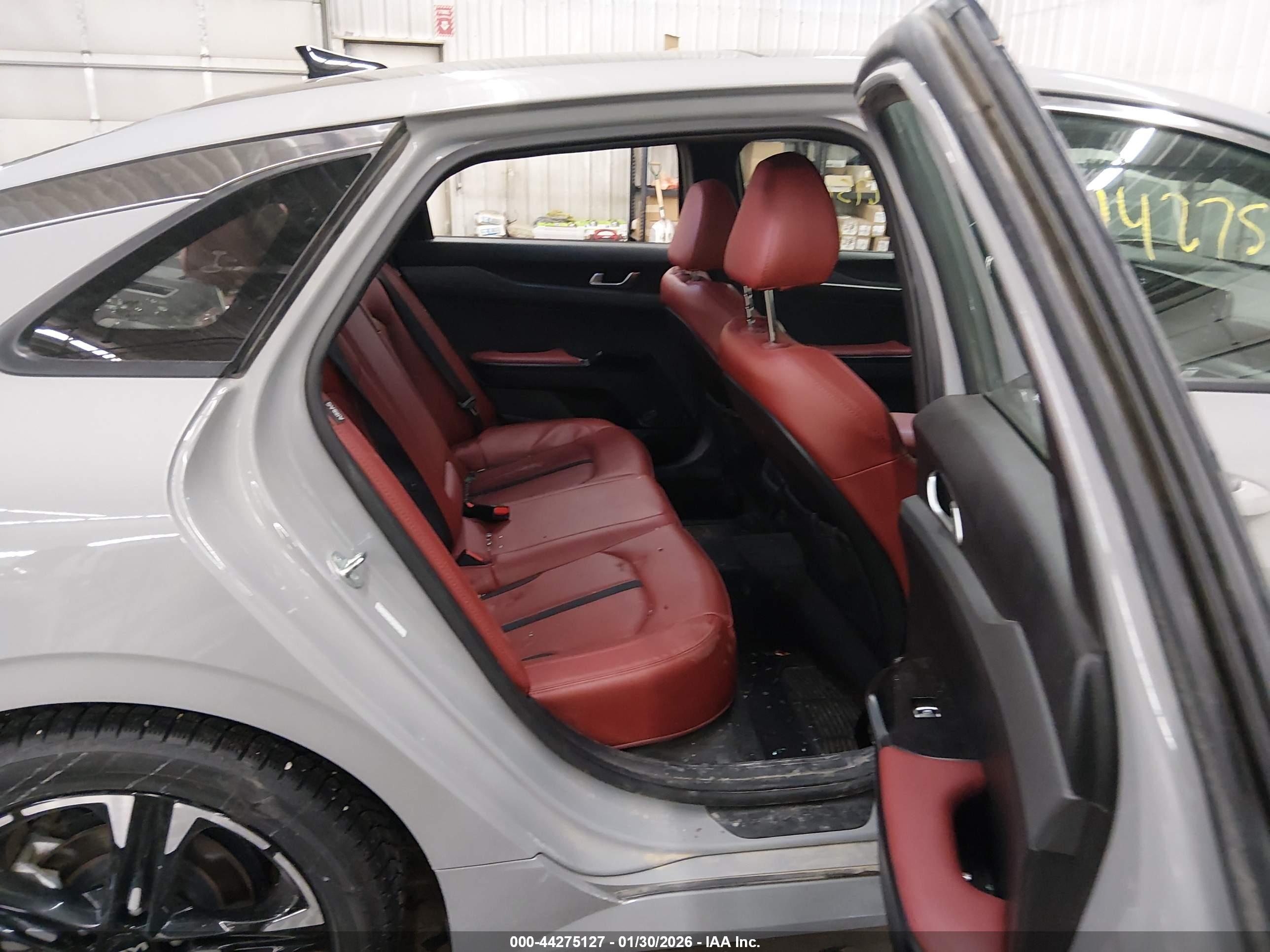 KIA K5 image 8