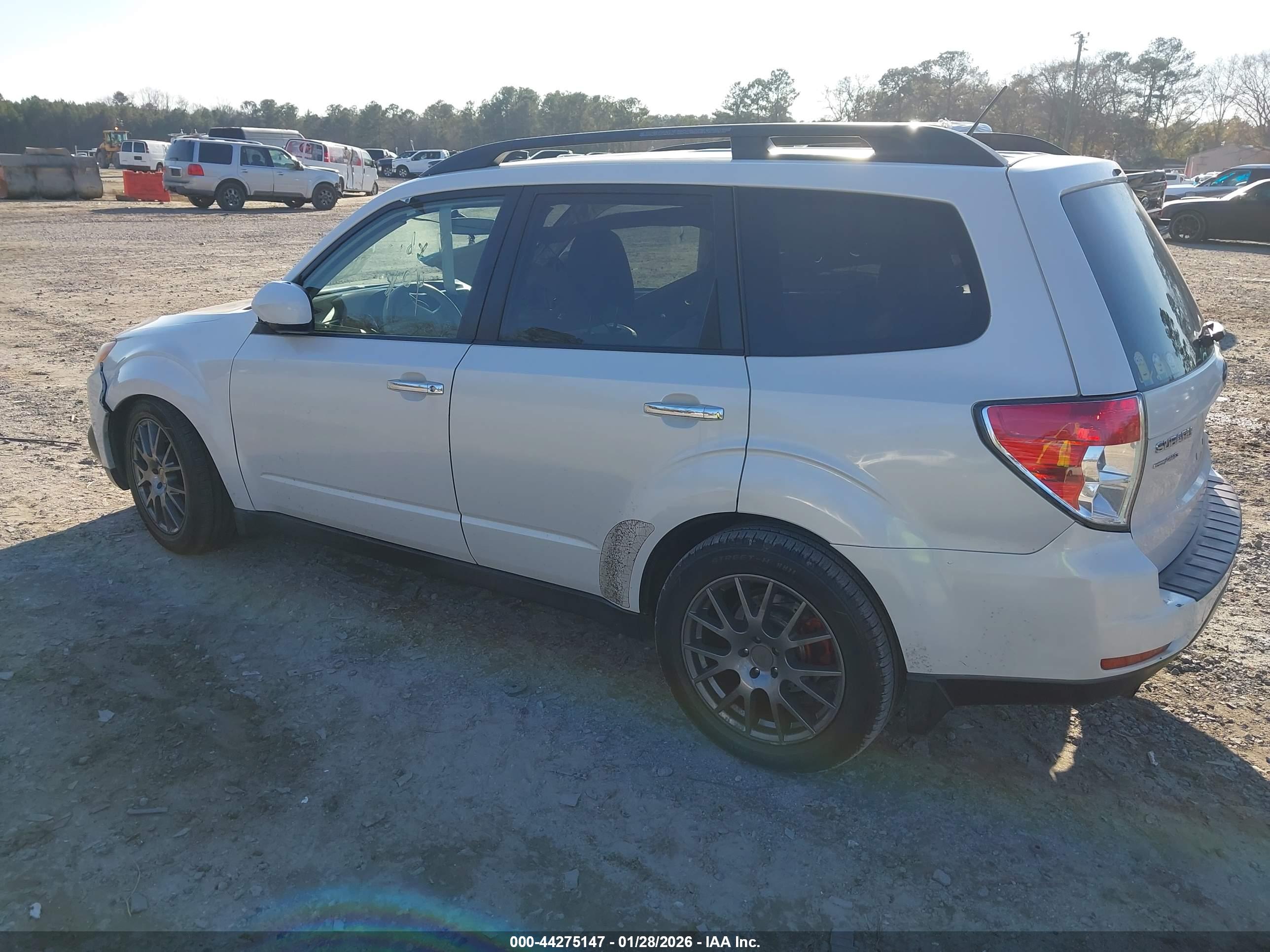 SUBARU FORESTER image 3