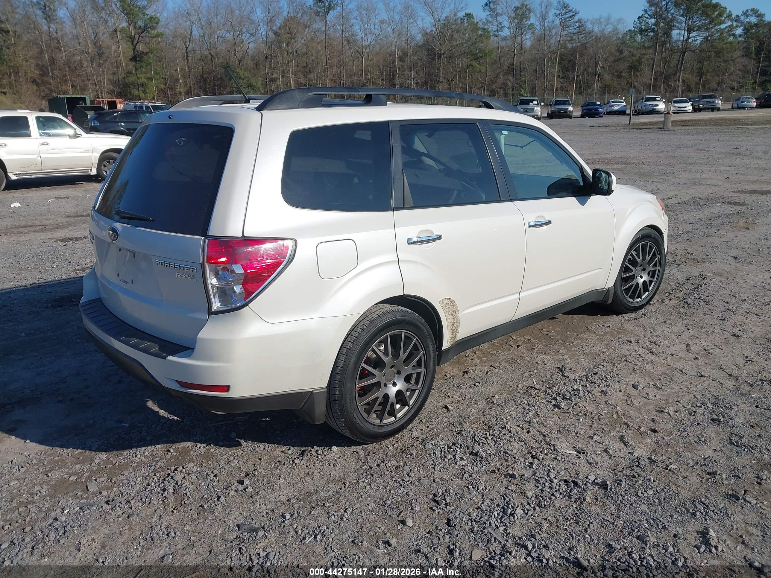 SUBARU FORESTER image 4