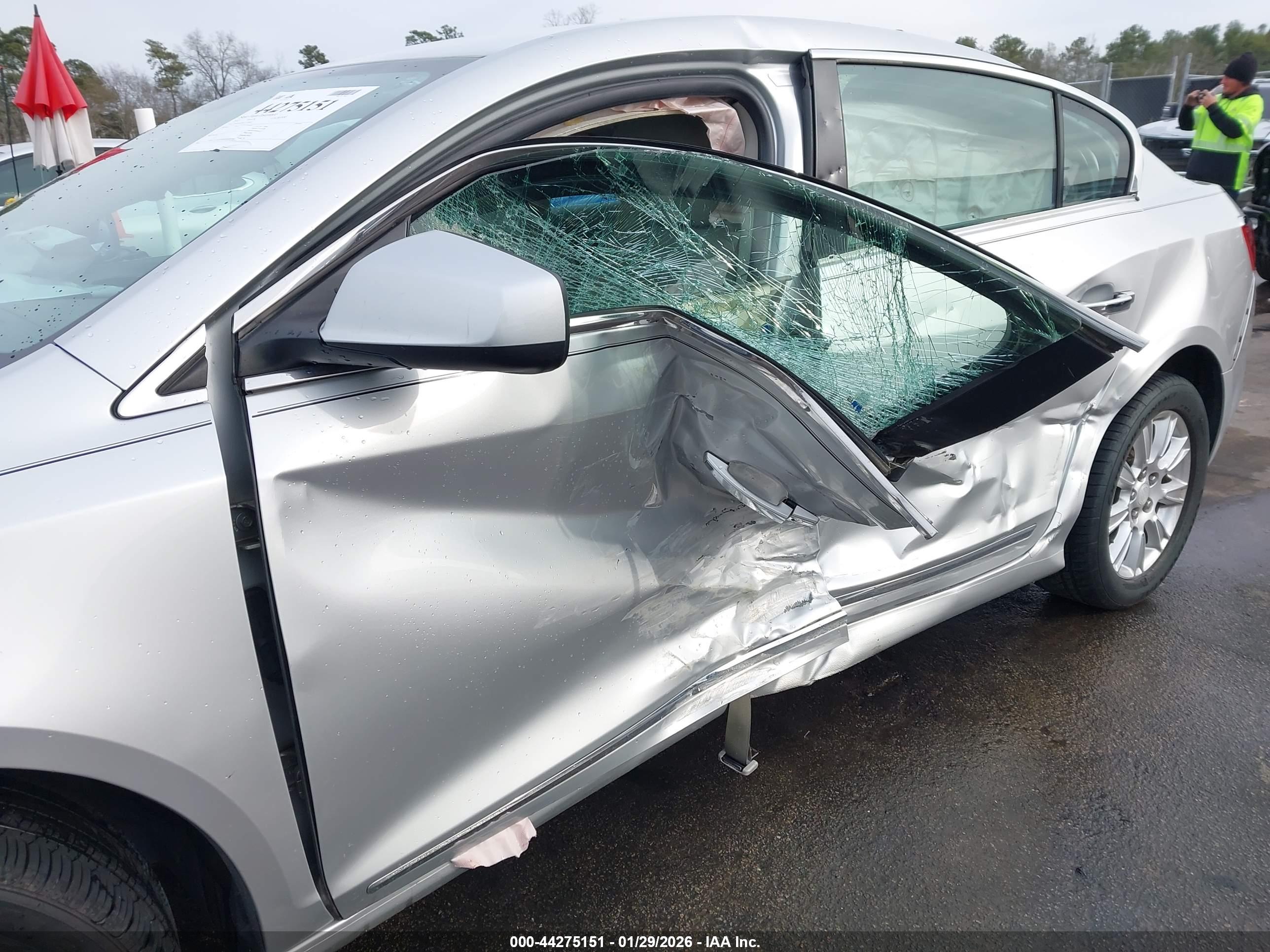 BUICK LACROSSE image 6