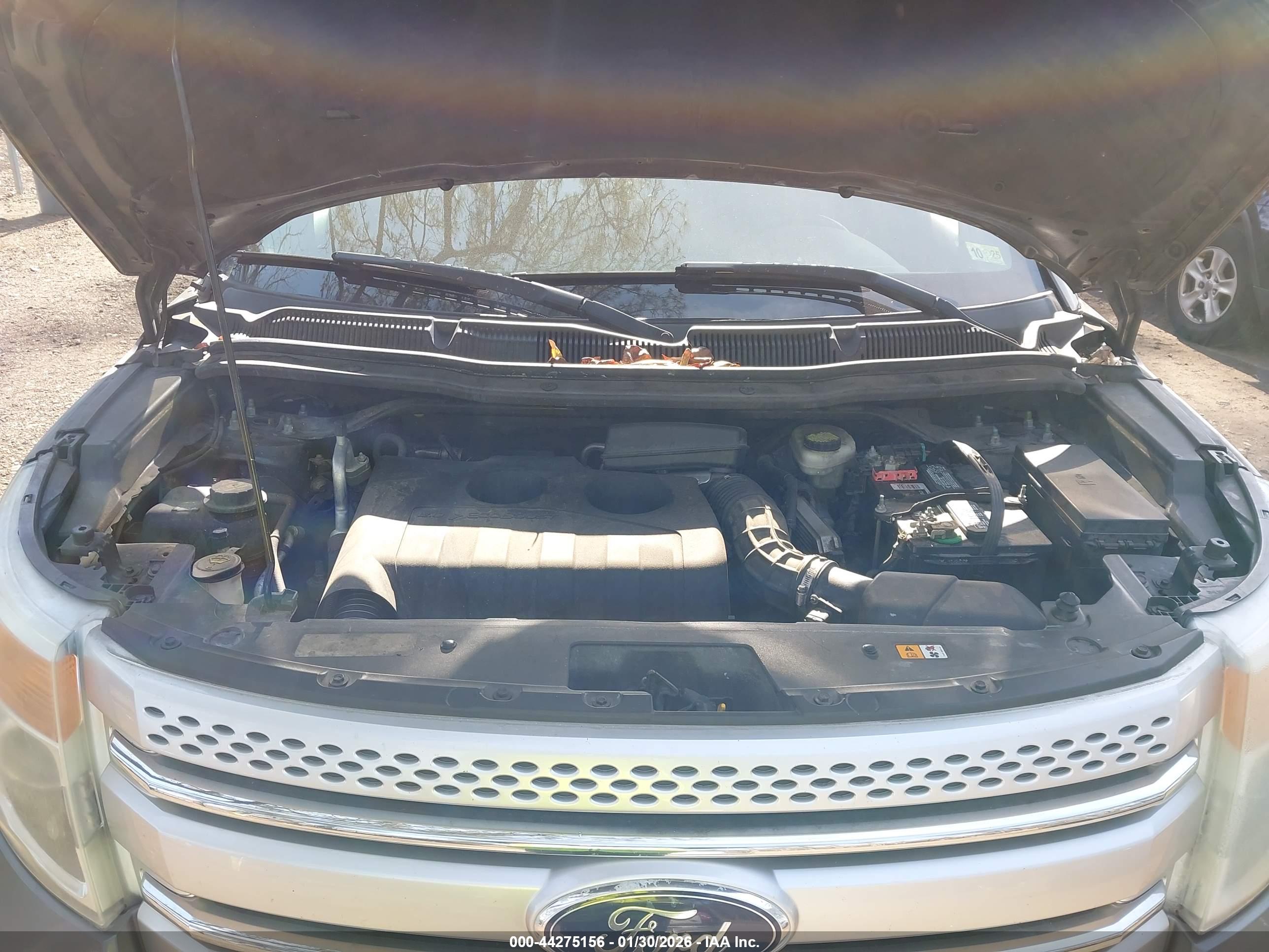 FORD EXPLORER image 10