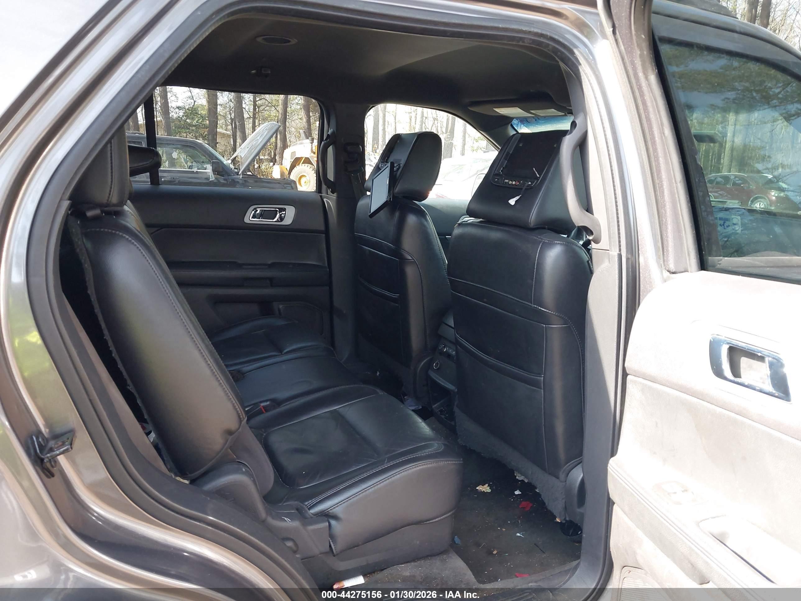 FORD EXPLORER image 8