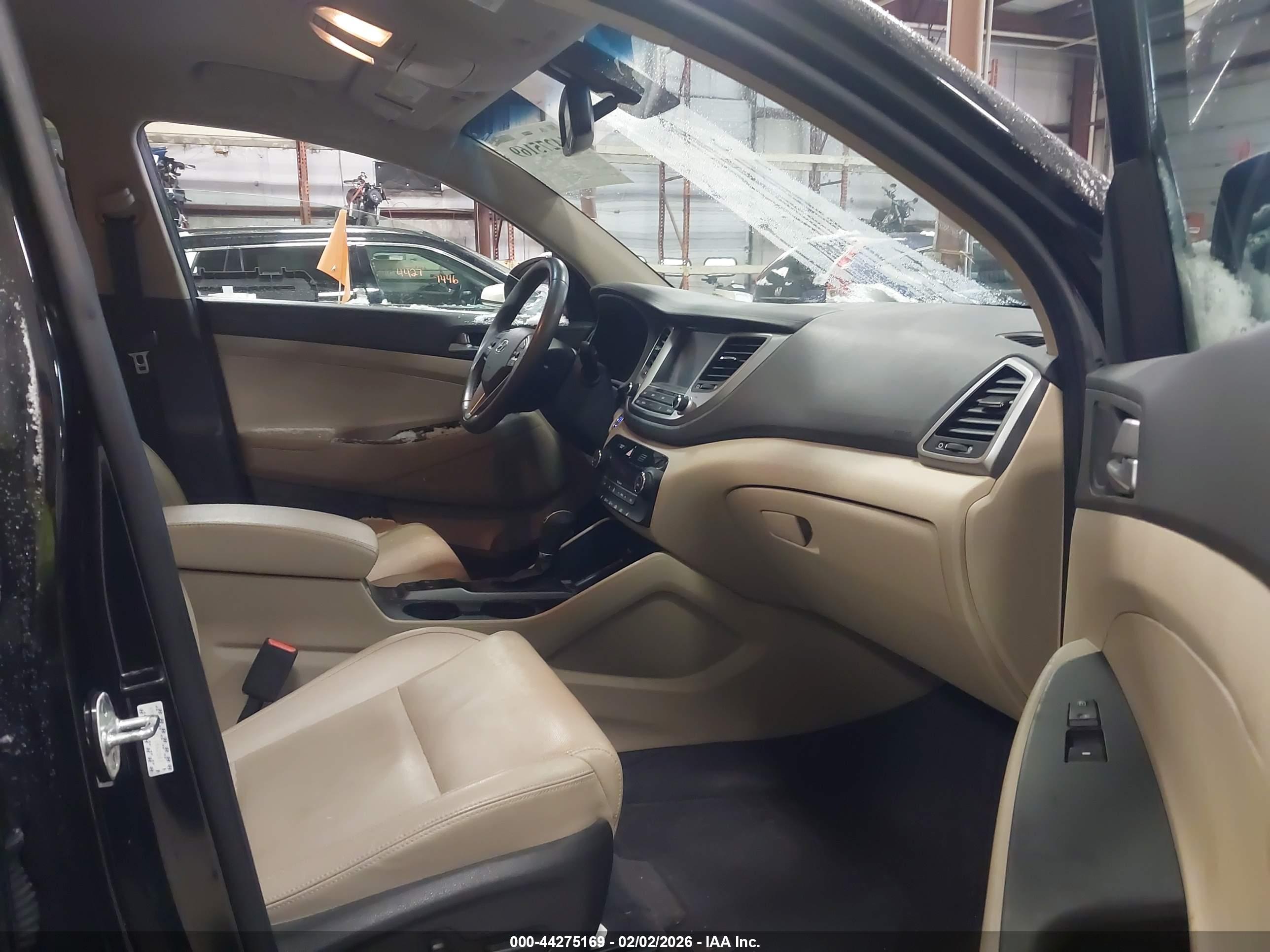 HYUNDAI TUCSON image 5