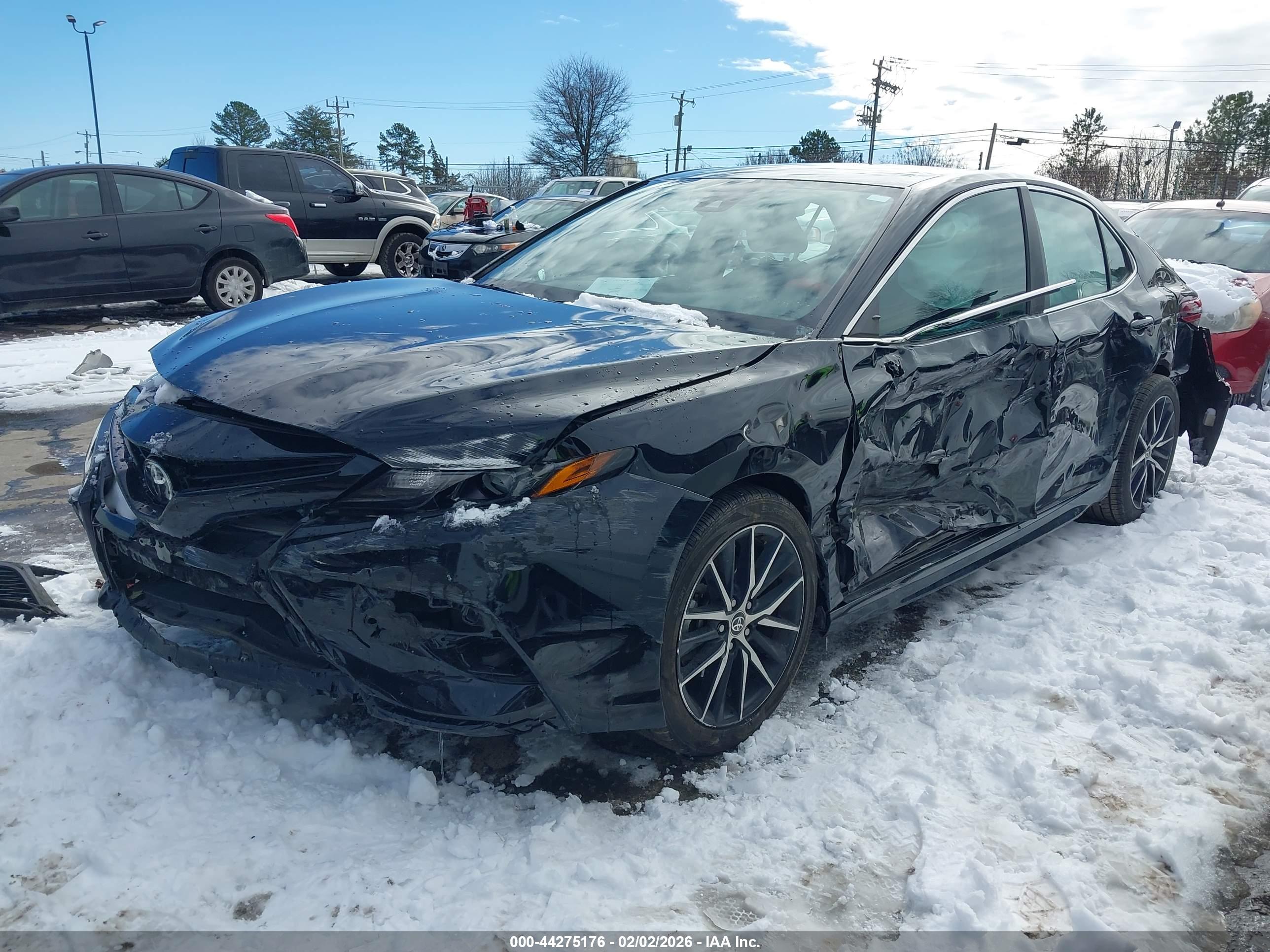 TOYOTA CAMRY image 2