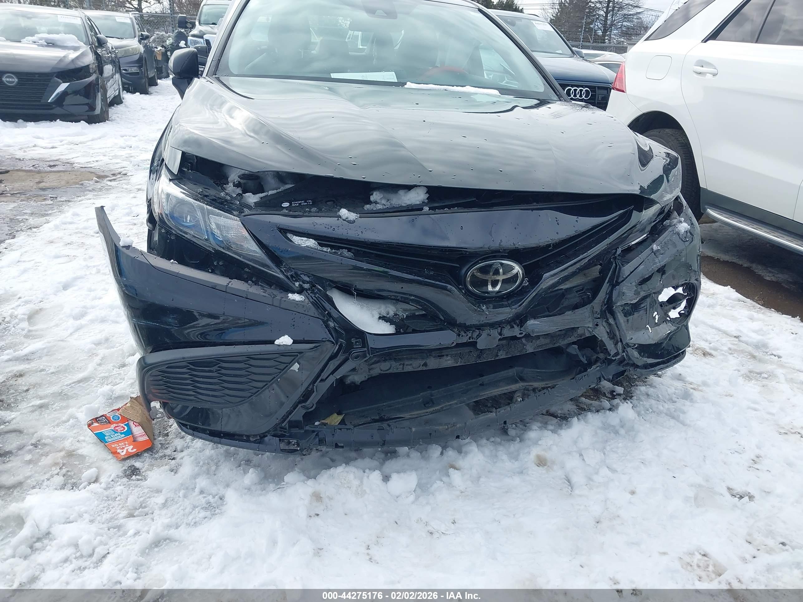 TOYOTA CAMRY image 6