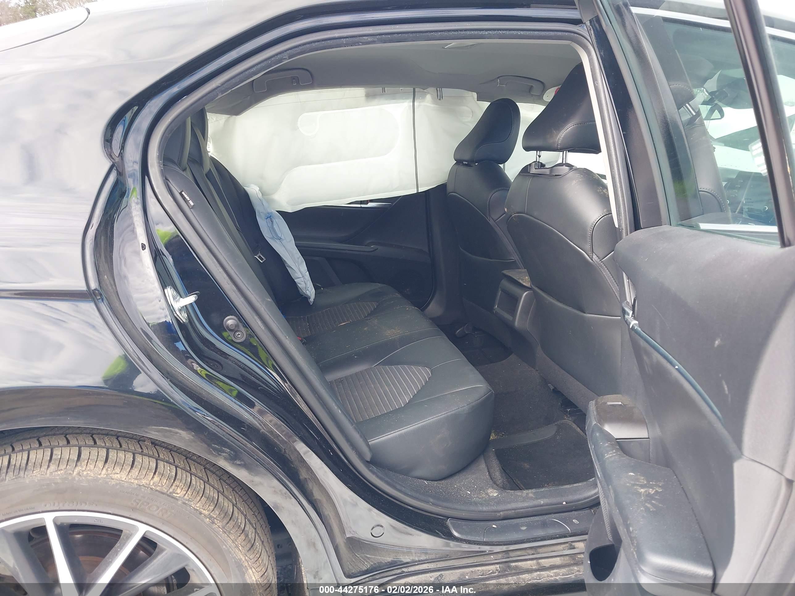 TOYOTA CAMRY image 8