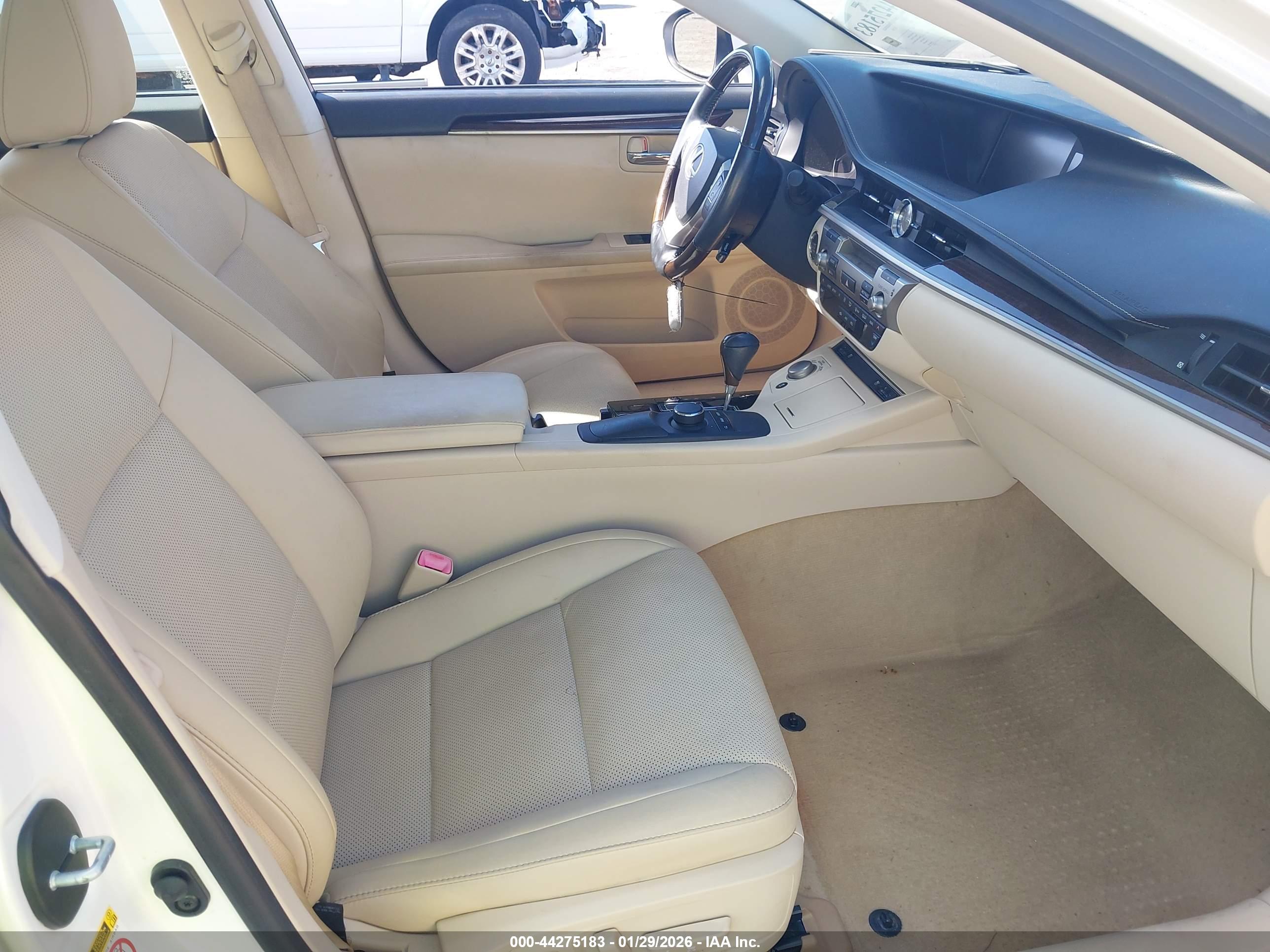 LEXUS ES image 5