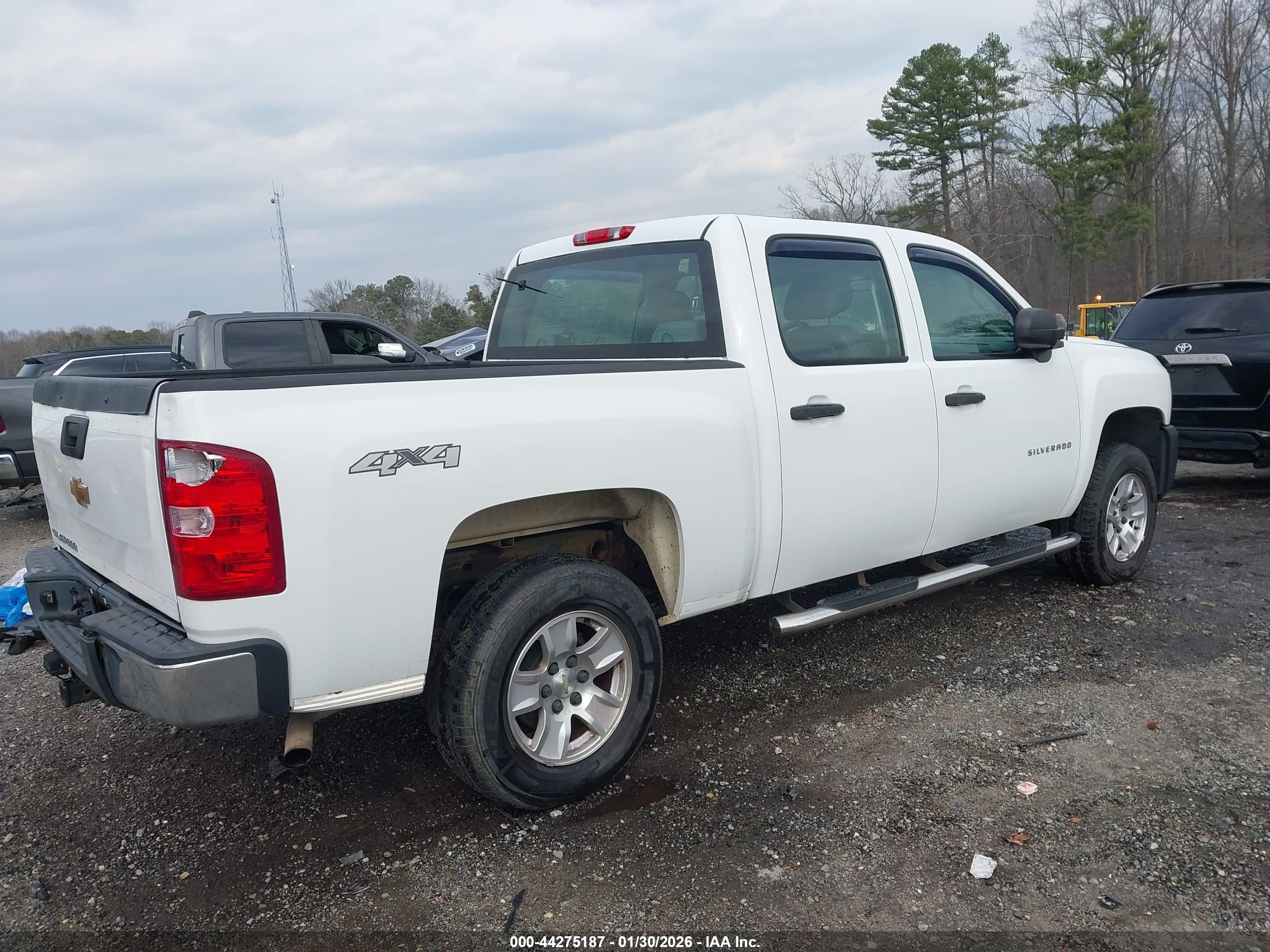 CHEVROLET SILVERADO image 4
