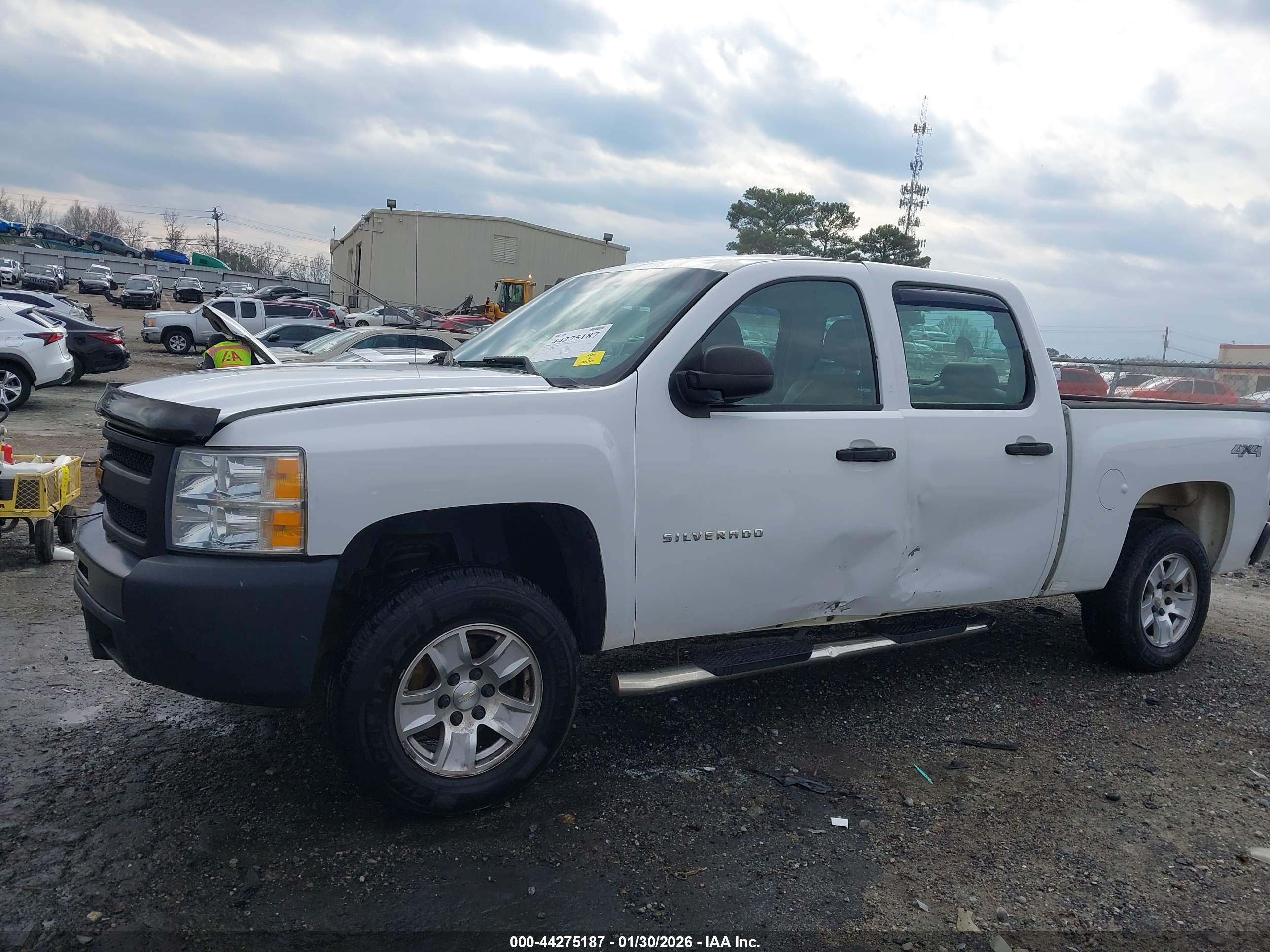 CHEVROLET SILVERADO image 6
