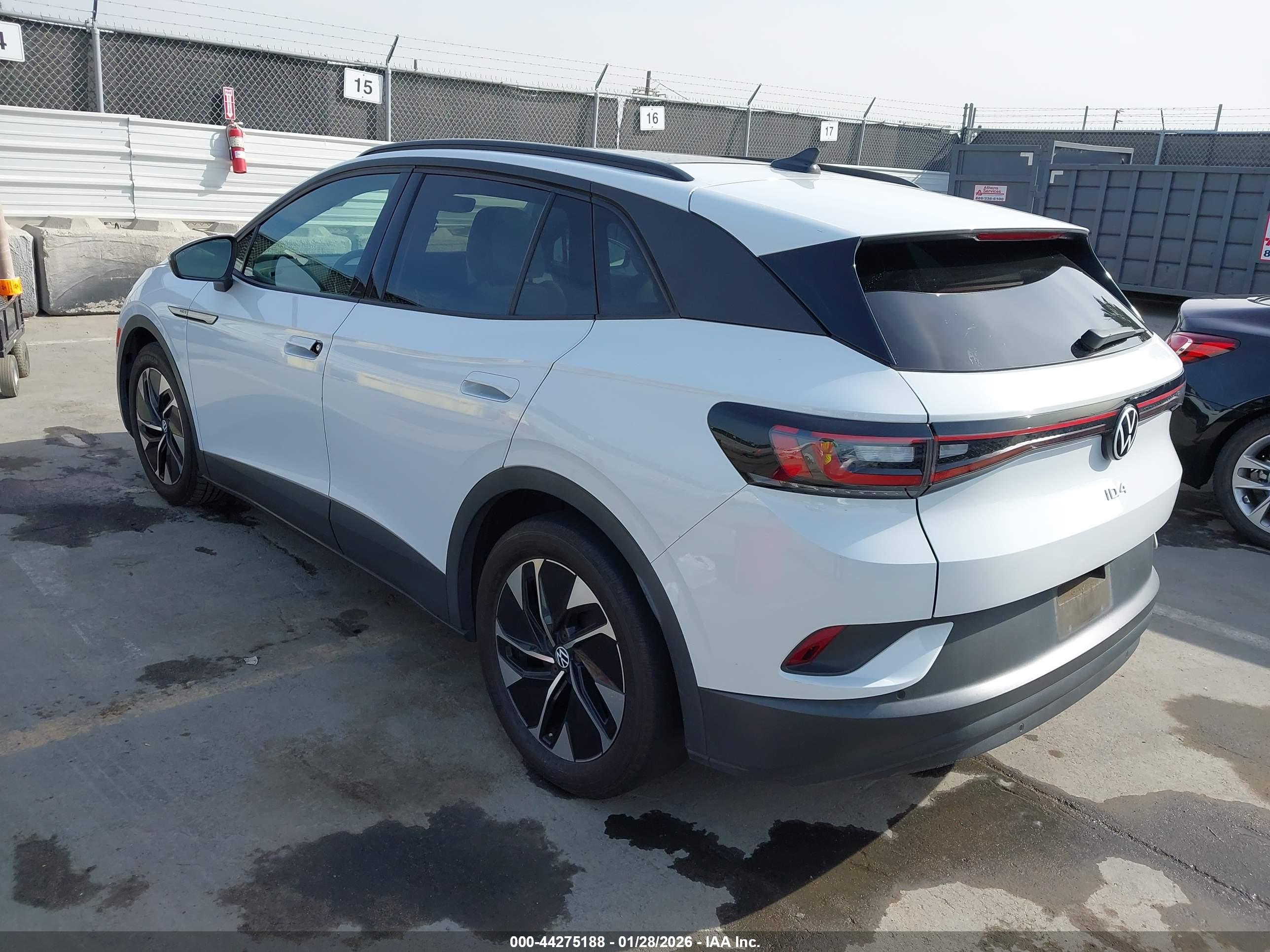 VOLKSWAGEN ID.4 image 3