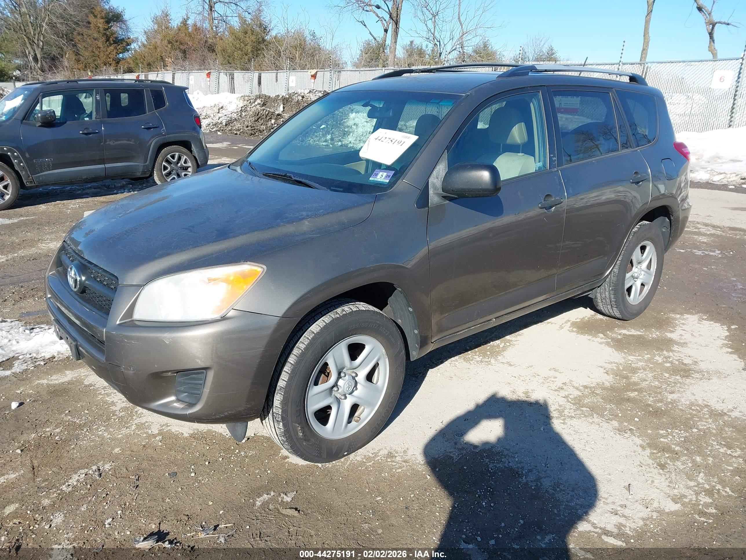 TOYOTA RAV4 image 2