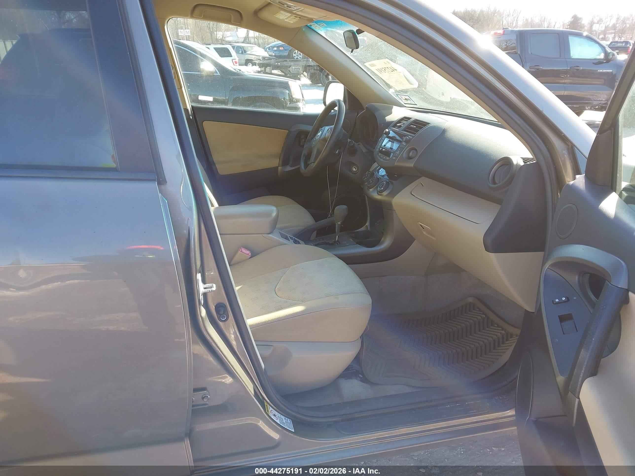 TOYOTA RAV4 image 5