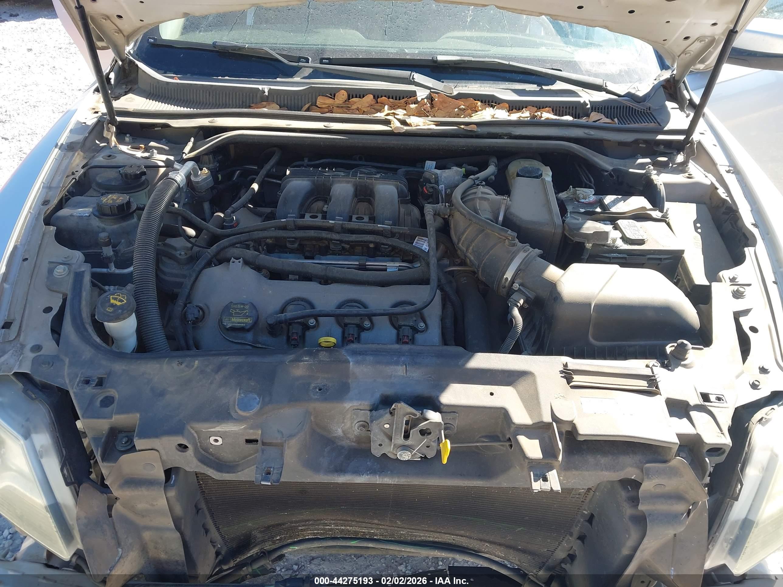 FORD TAURUS image 10