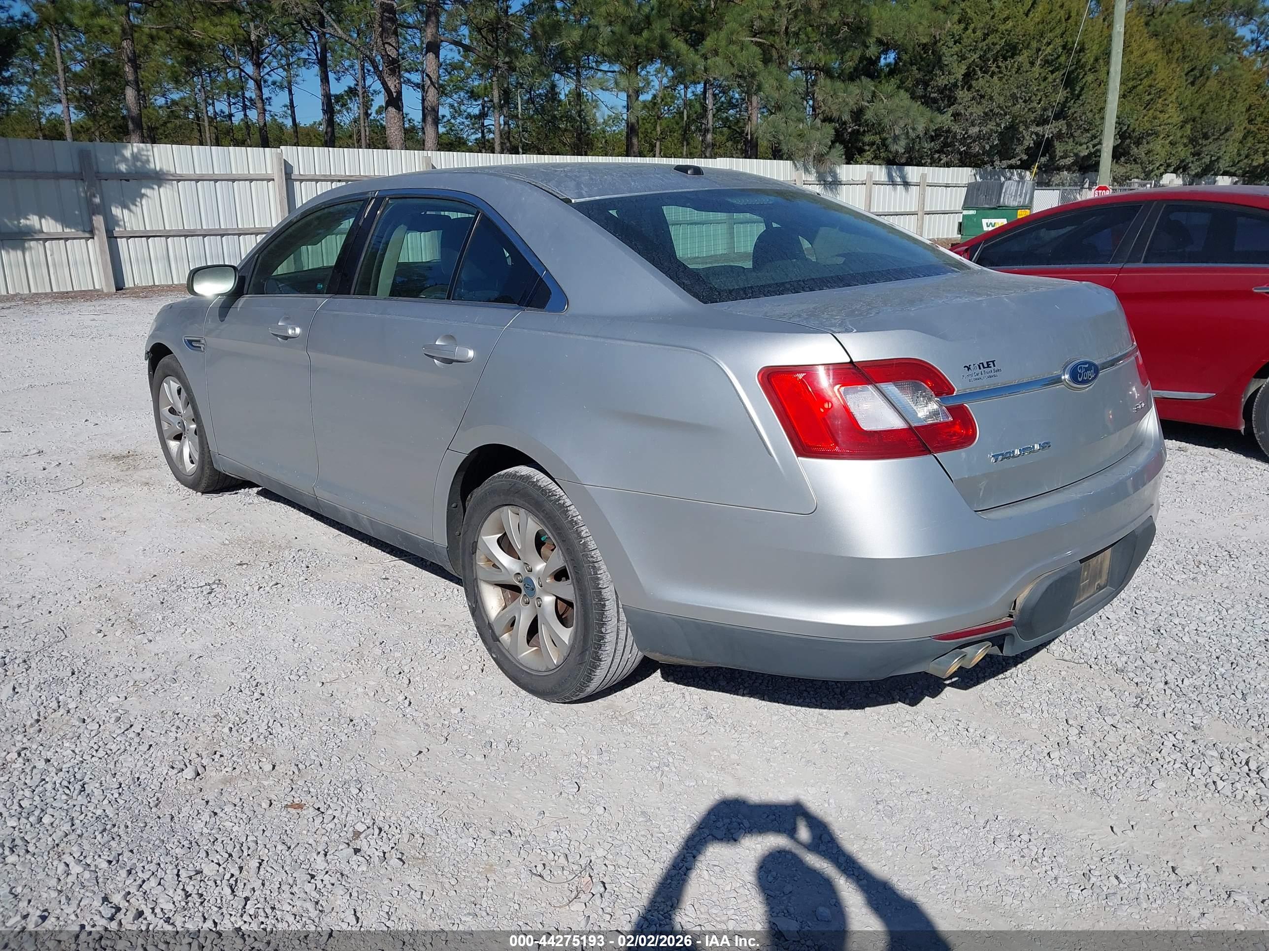 FORD TAURUS image 3