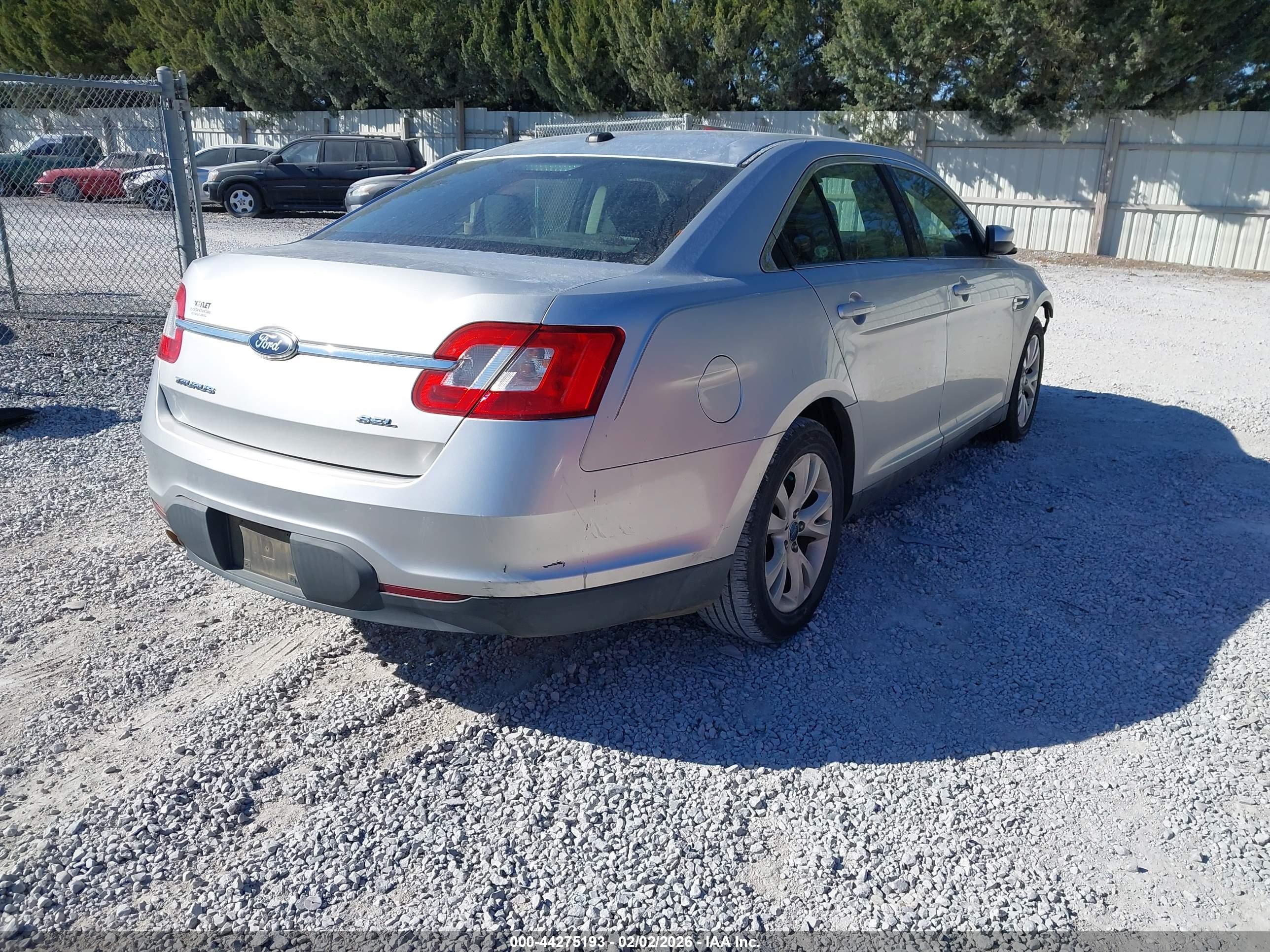 FORD TAURUS image 4