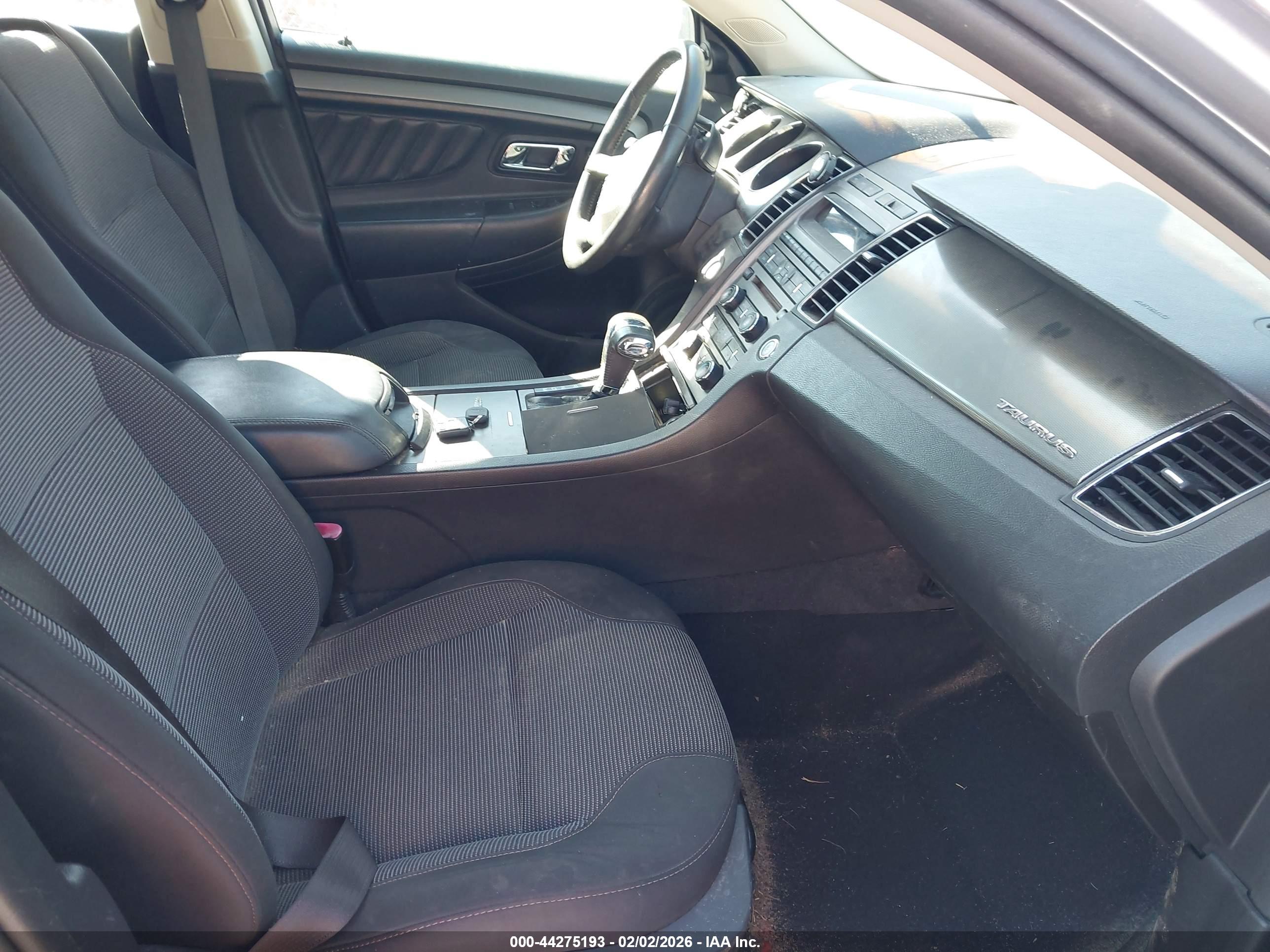FORD TAURUS image 5