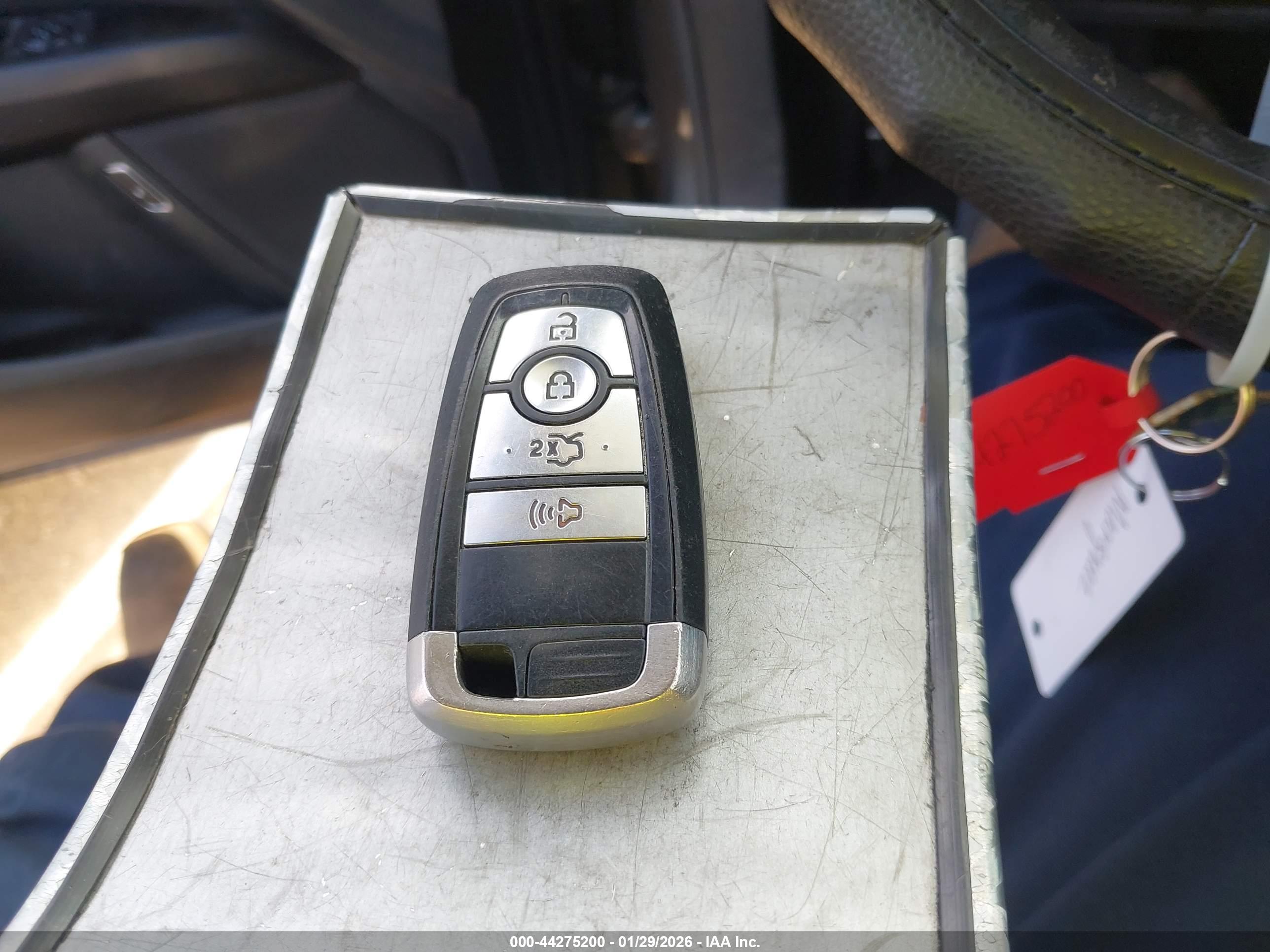 FORD FUSION image 11