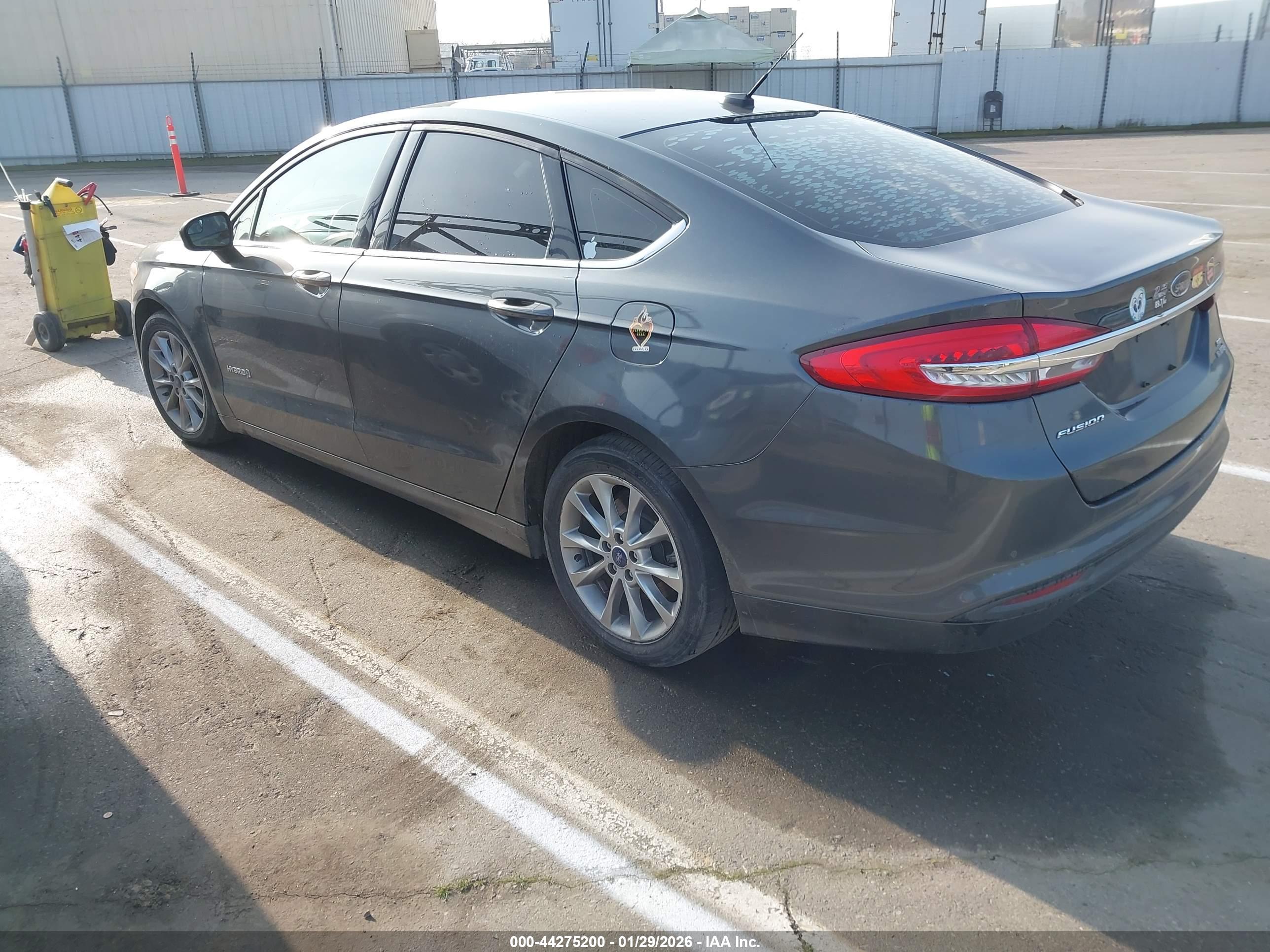 FORD FUSION image 3