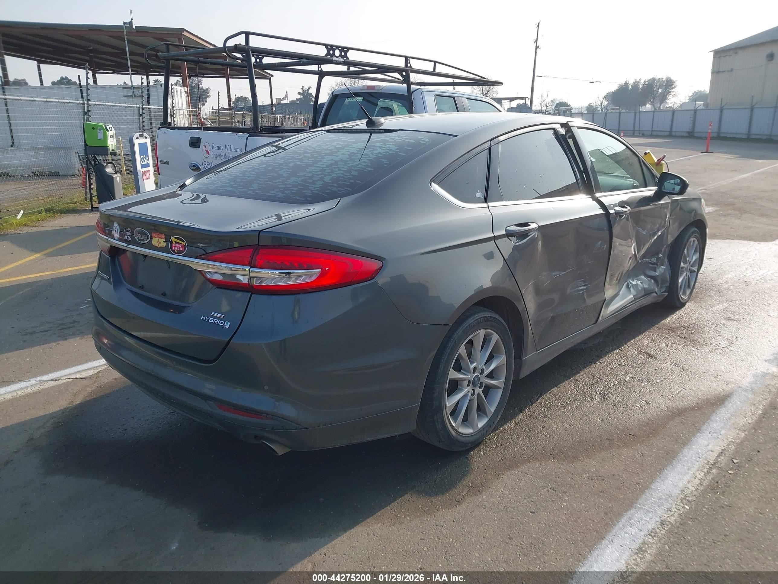 FORD FUSION image 4
