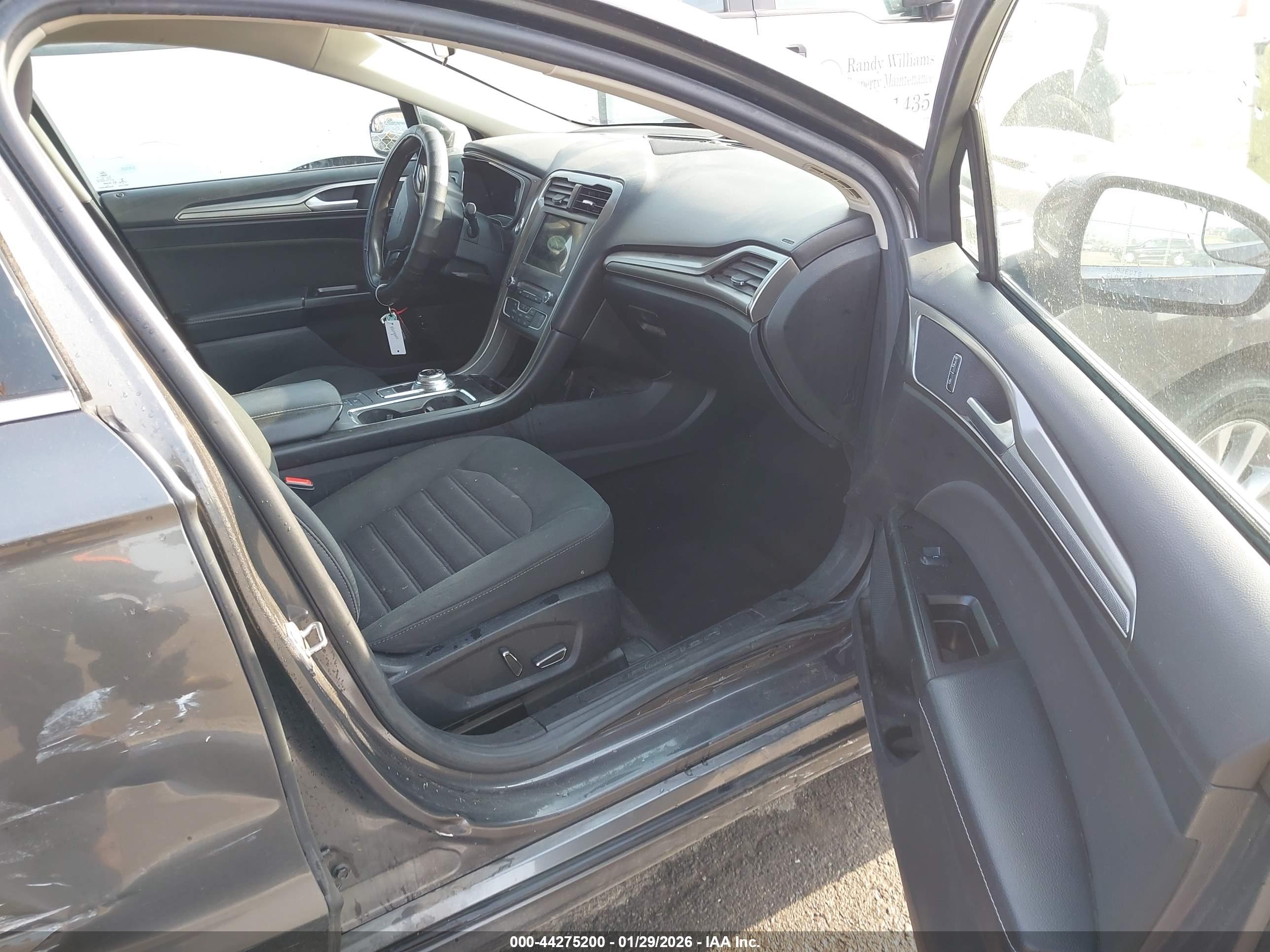 FORD FUSION image 5