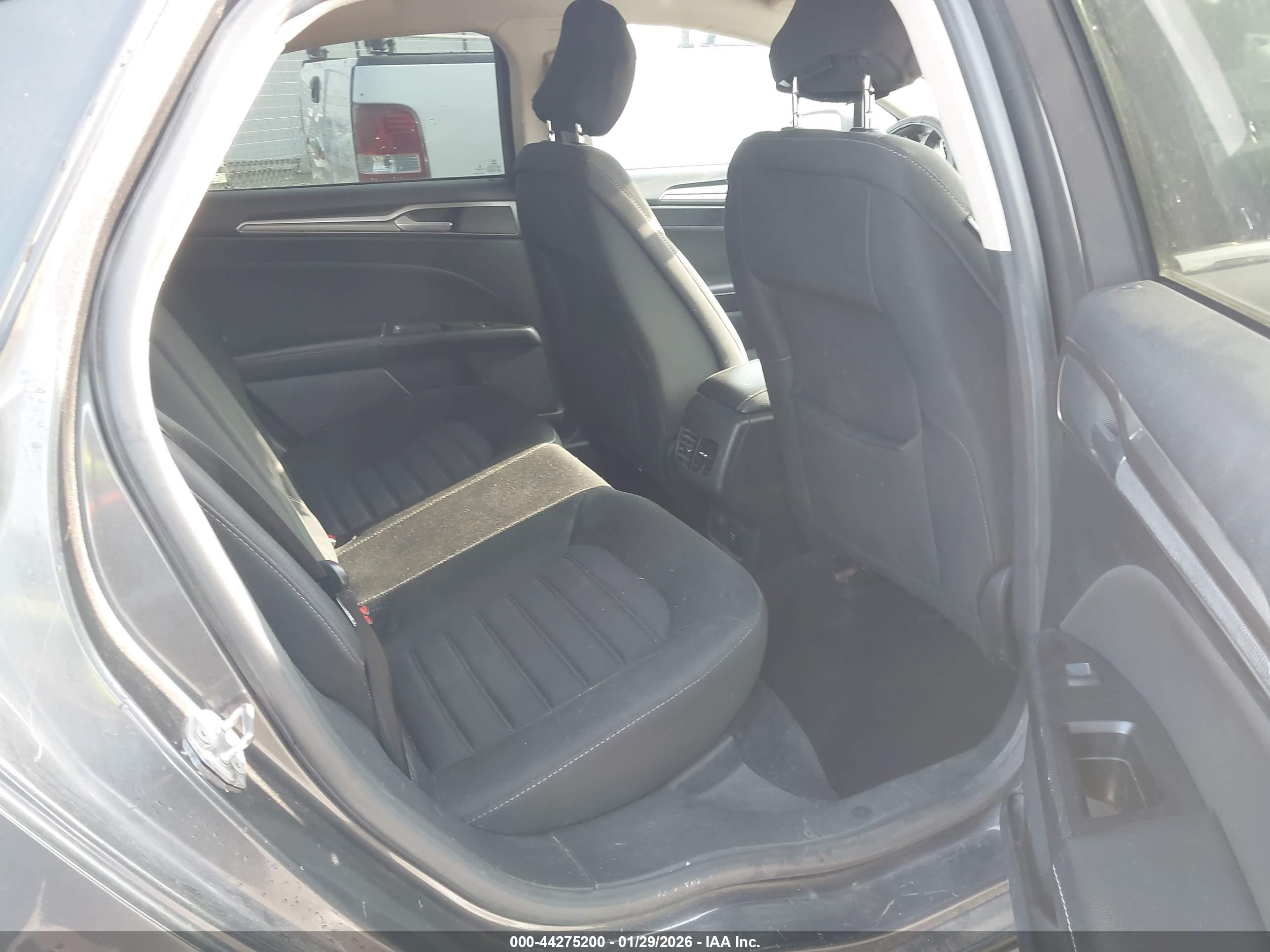 FORD FUSION image 8