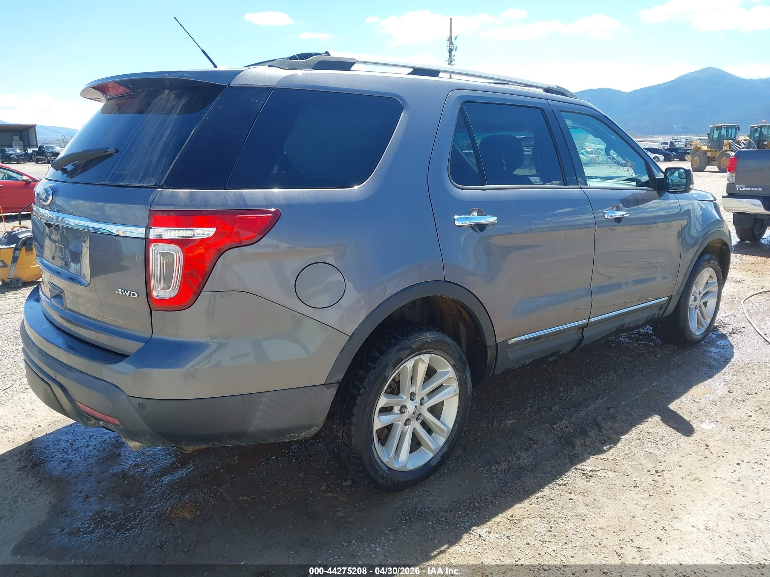 FORD EXPLORER image 4