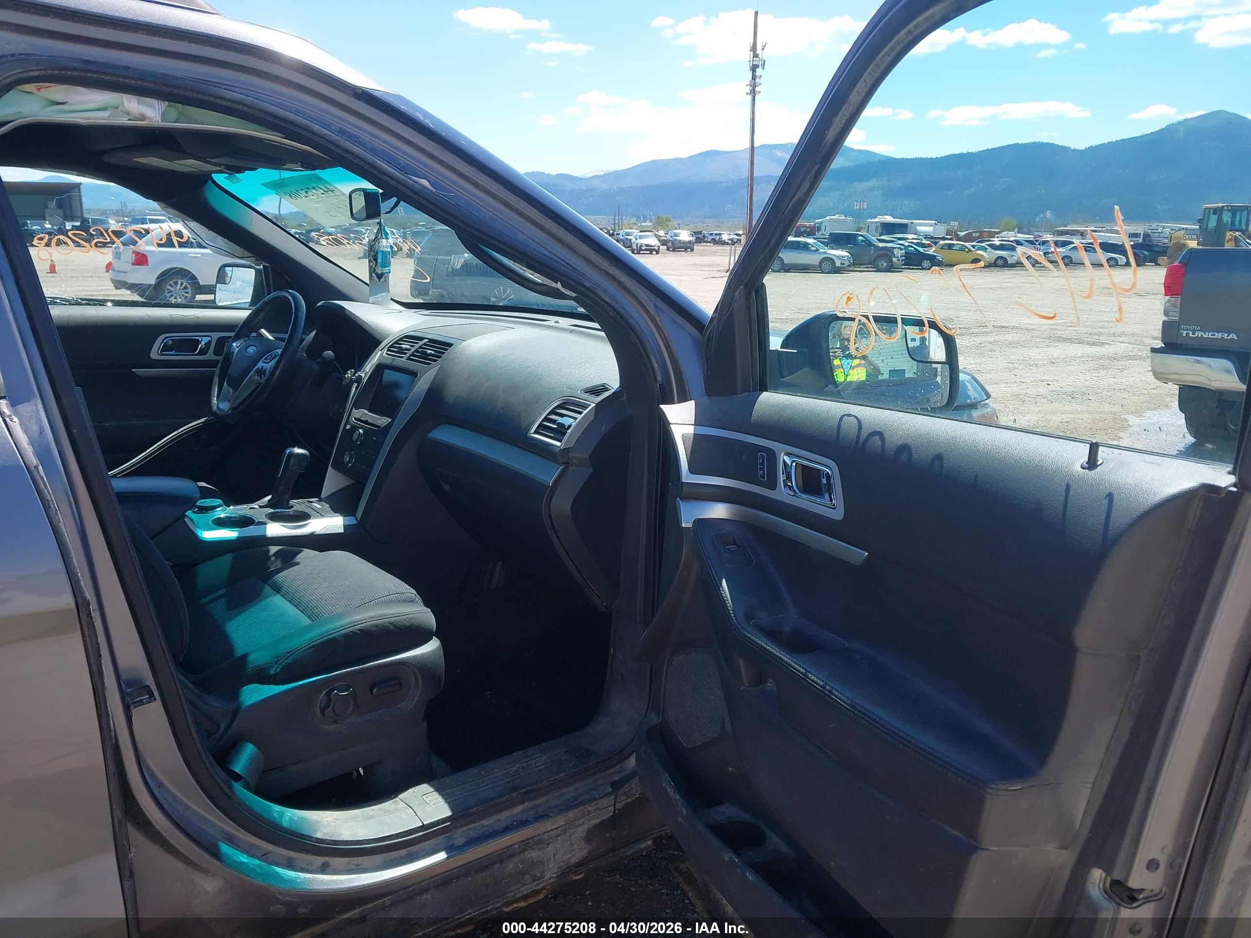 FORD EXPLORER image 5