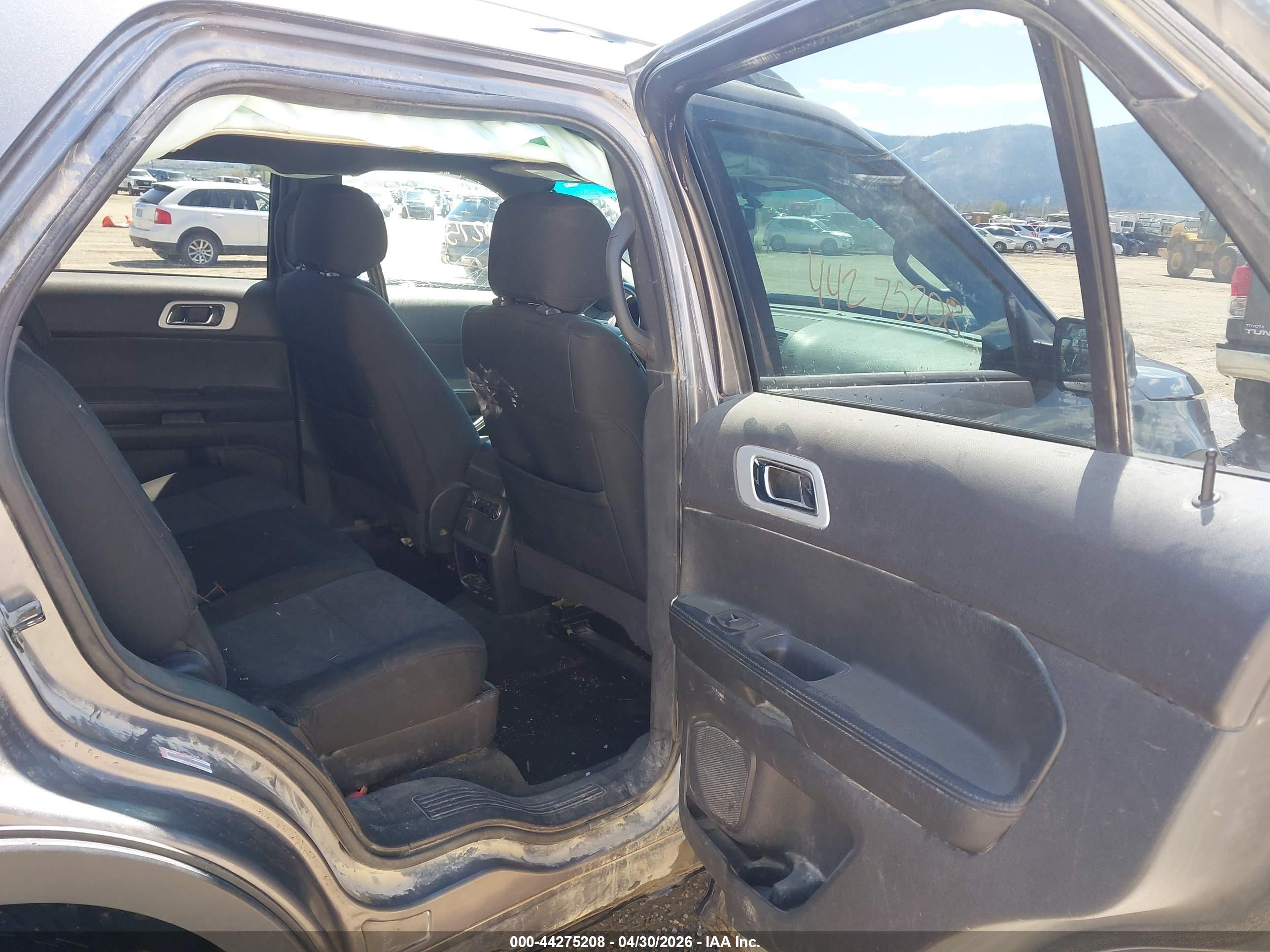 FORD EXPLORER image 8