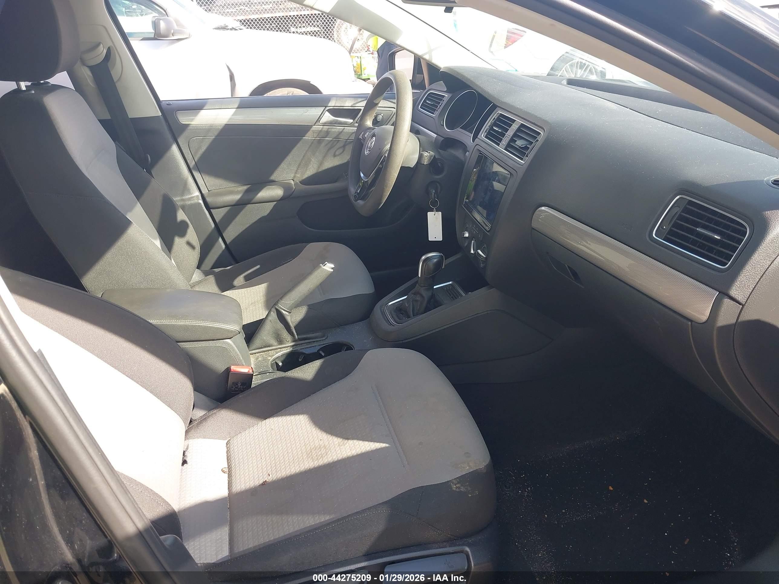 VOLKSWAGEN JETTA image 5