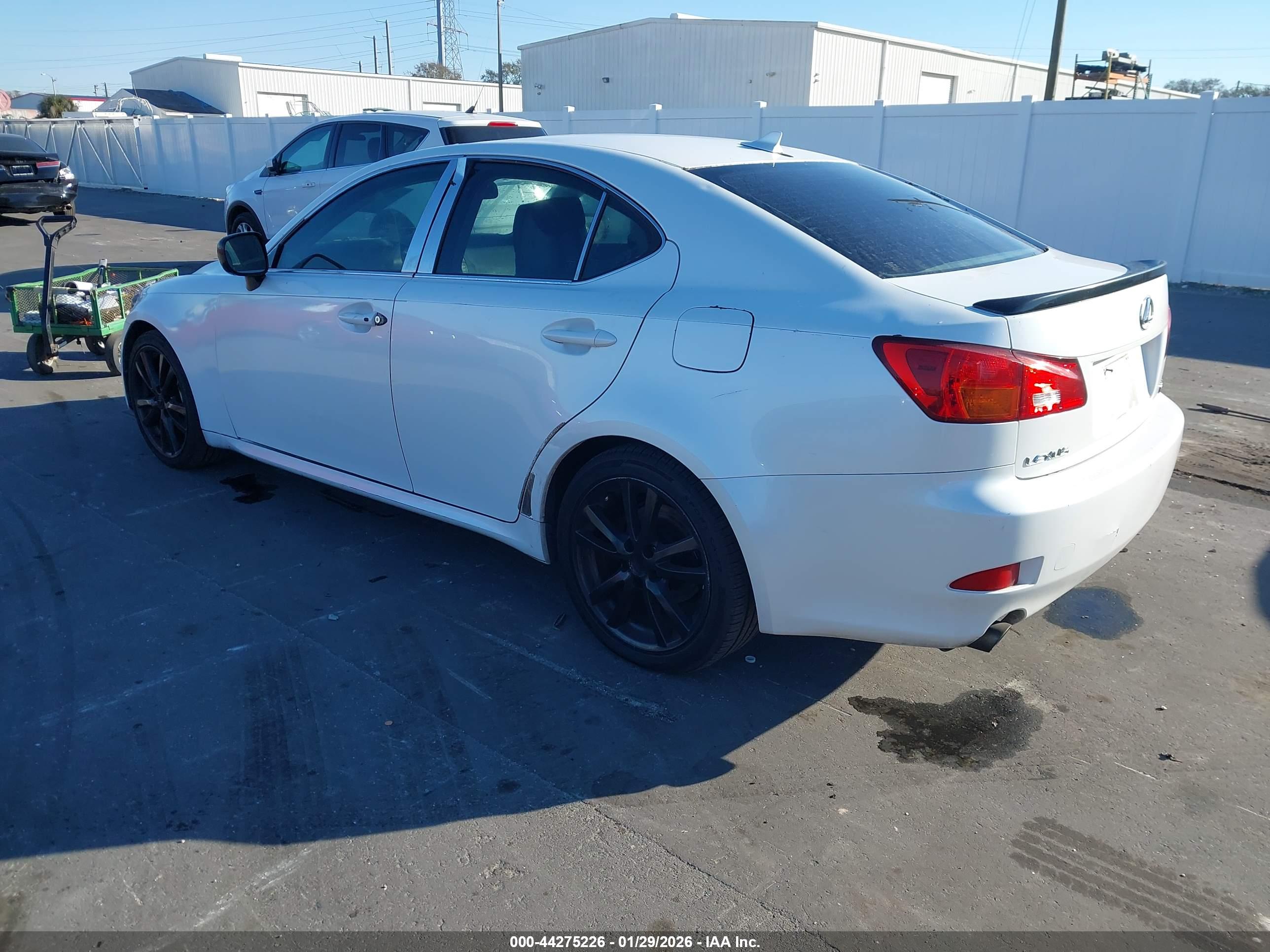 LEXUS IS image 3