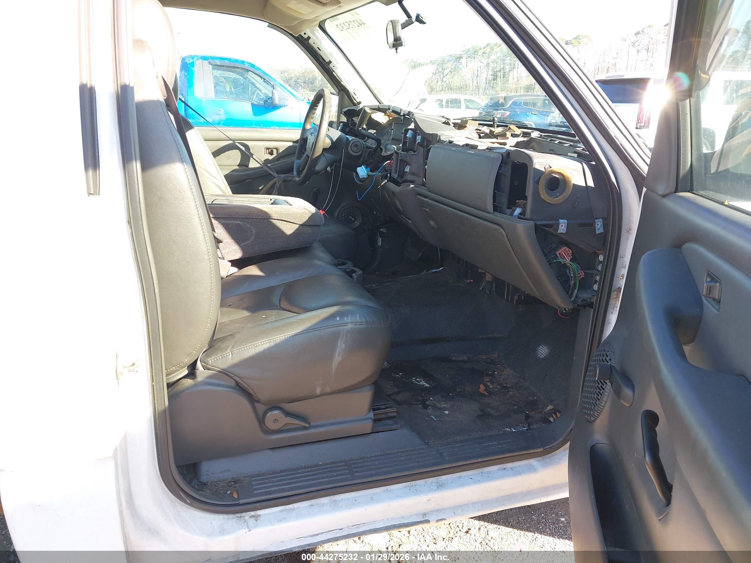 GMC SIERRA image 5