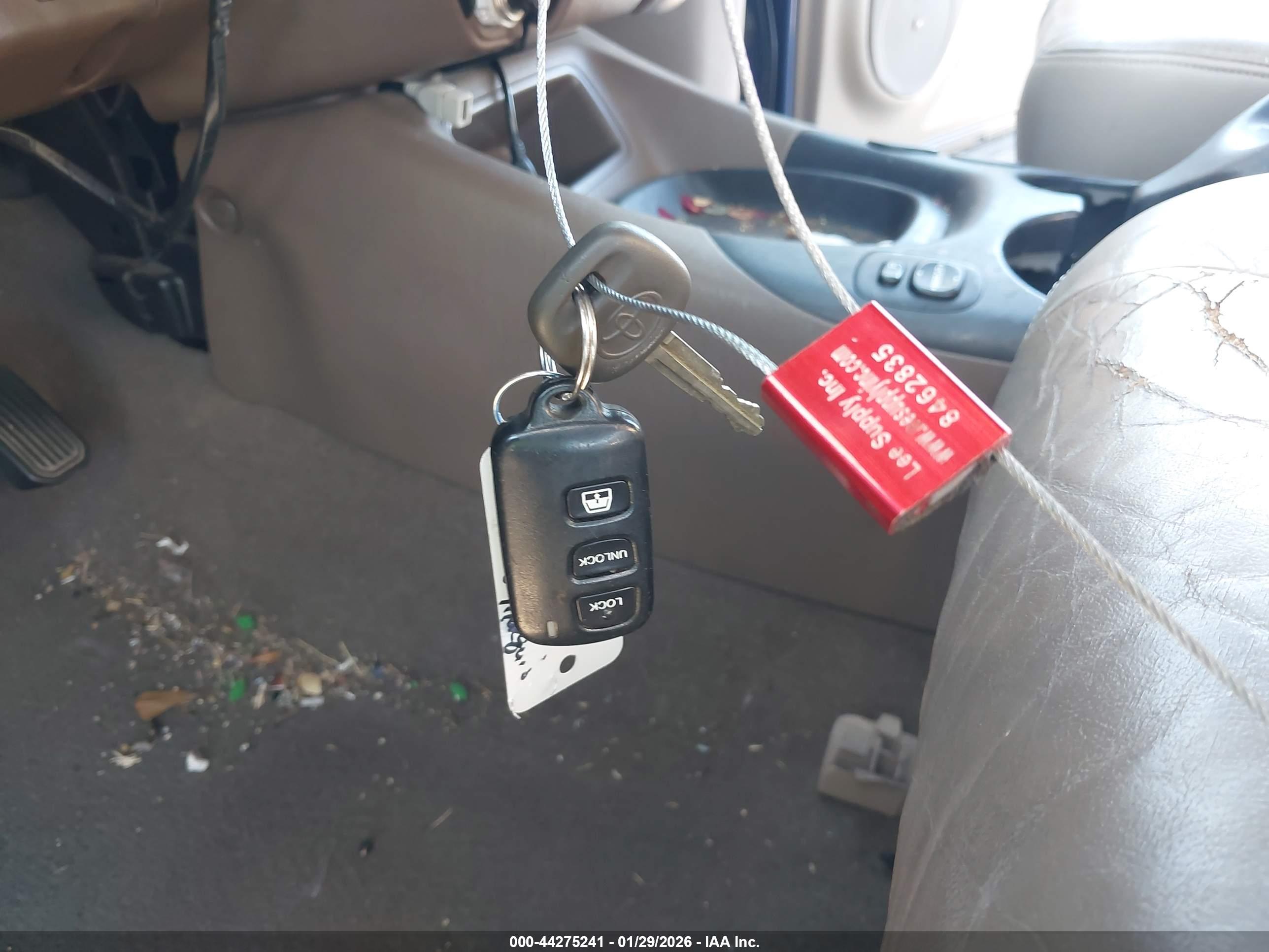TOYOTA SEQUOIA image 11