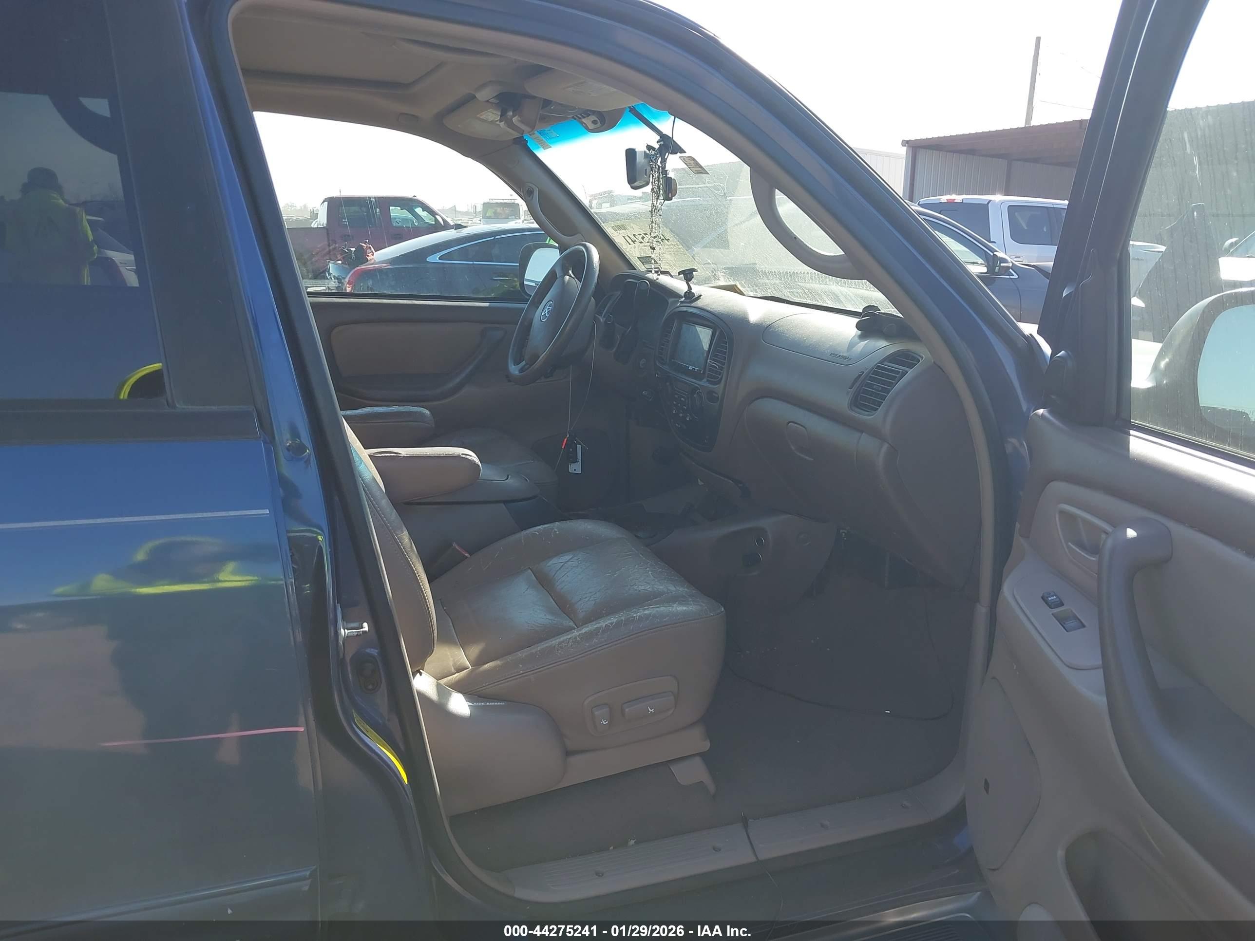 TOYOTA SEQUOIA image 5