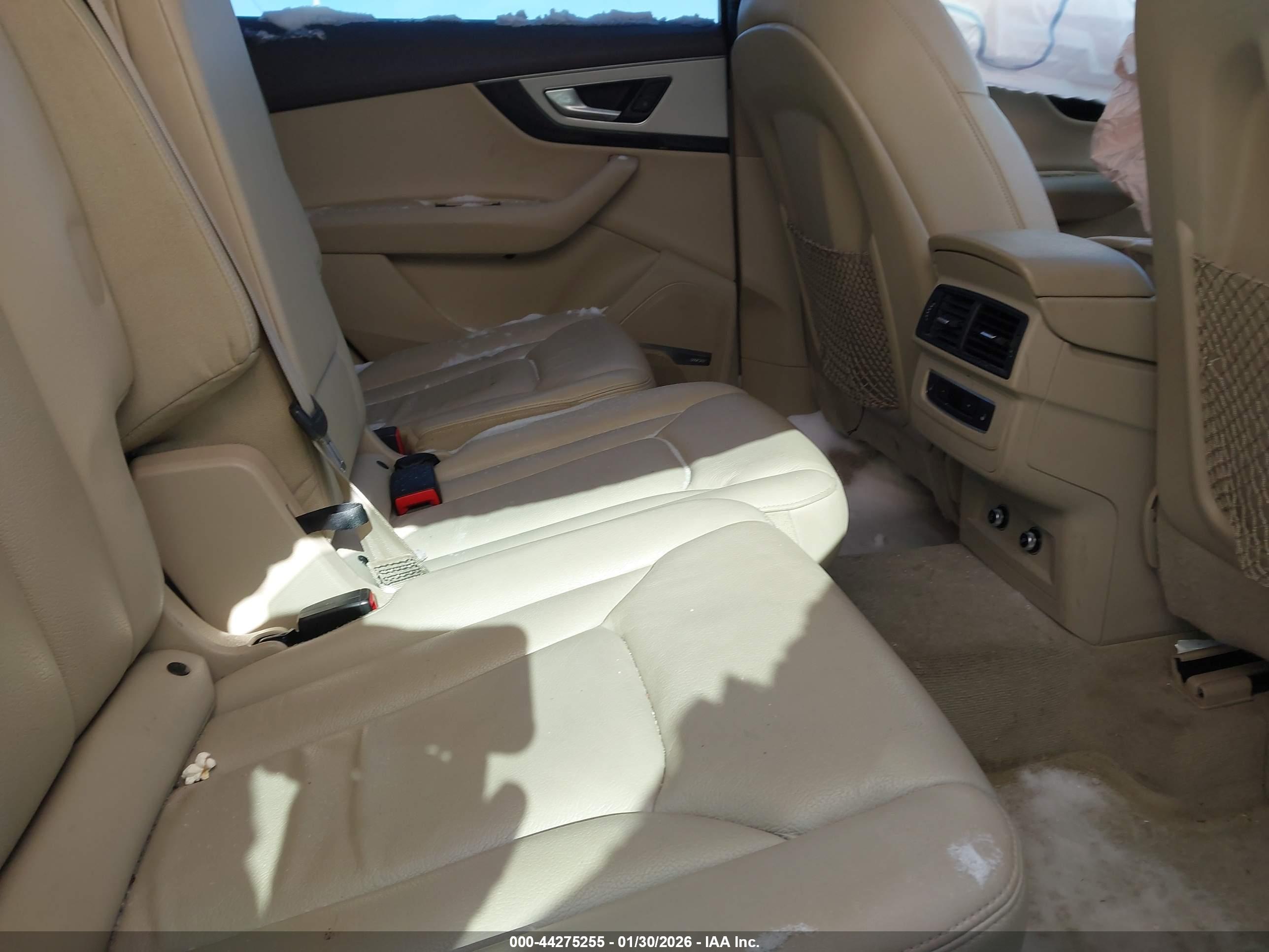 AUDI Q7 image 8