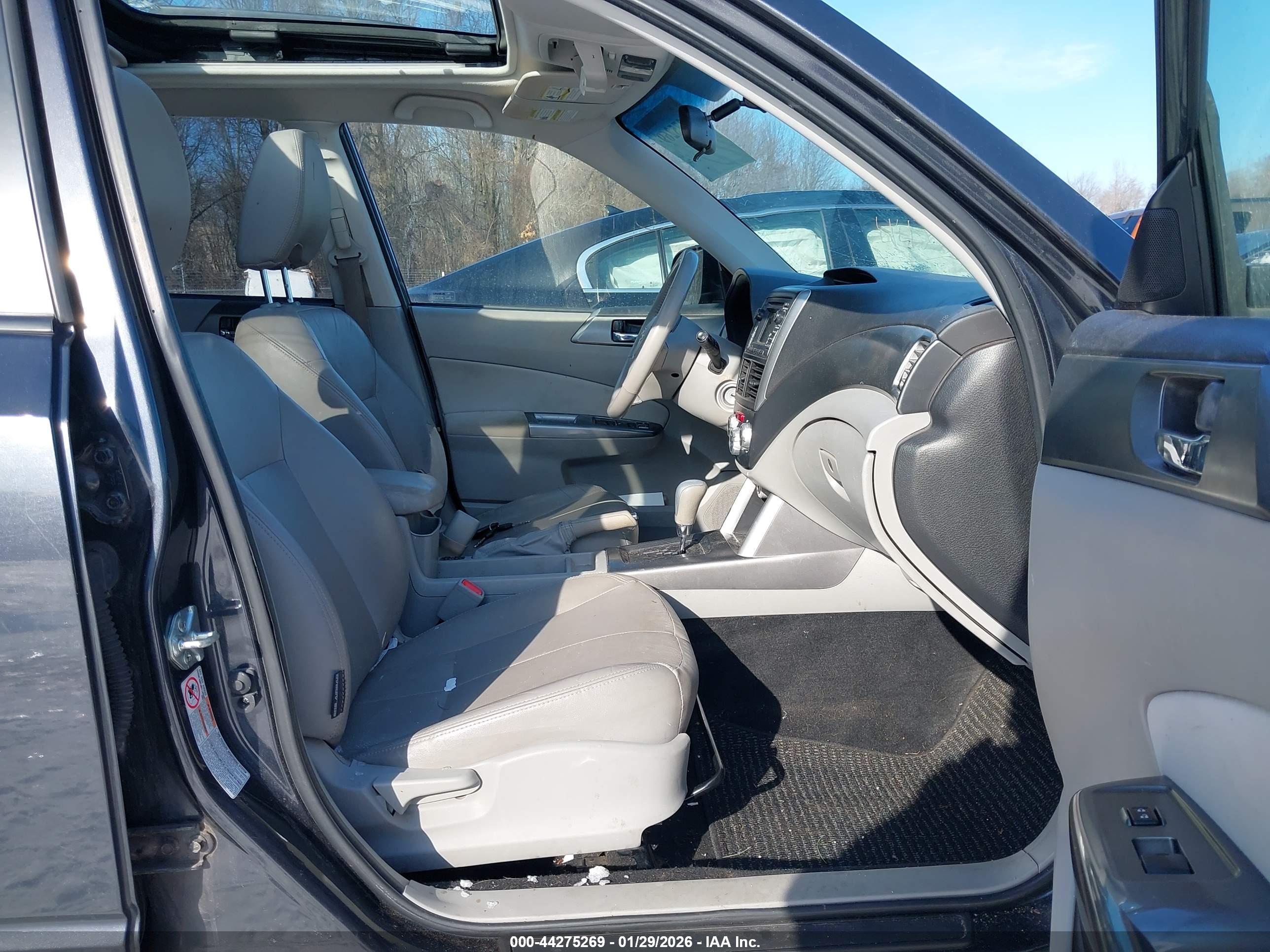 SUBARU FORESTER image 5