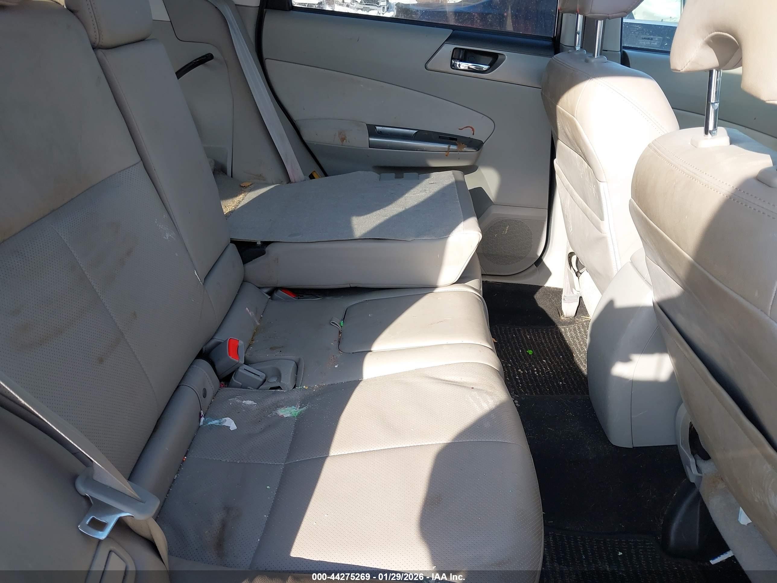 SUBARU FORESTER image 8