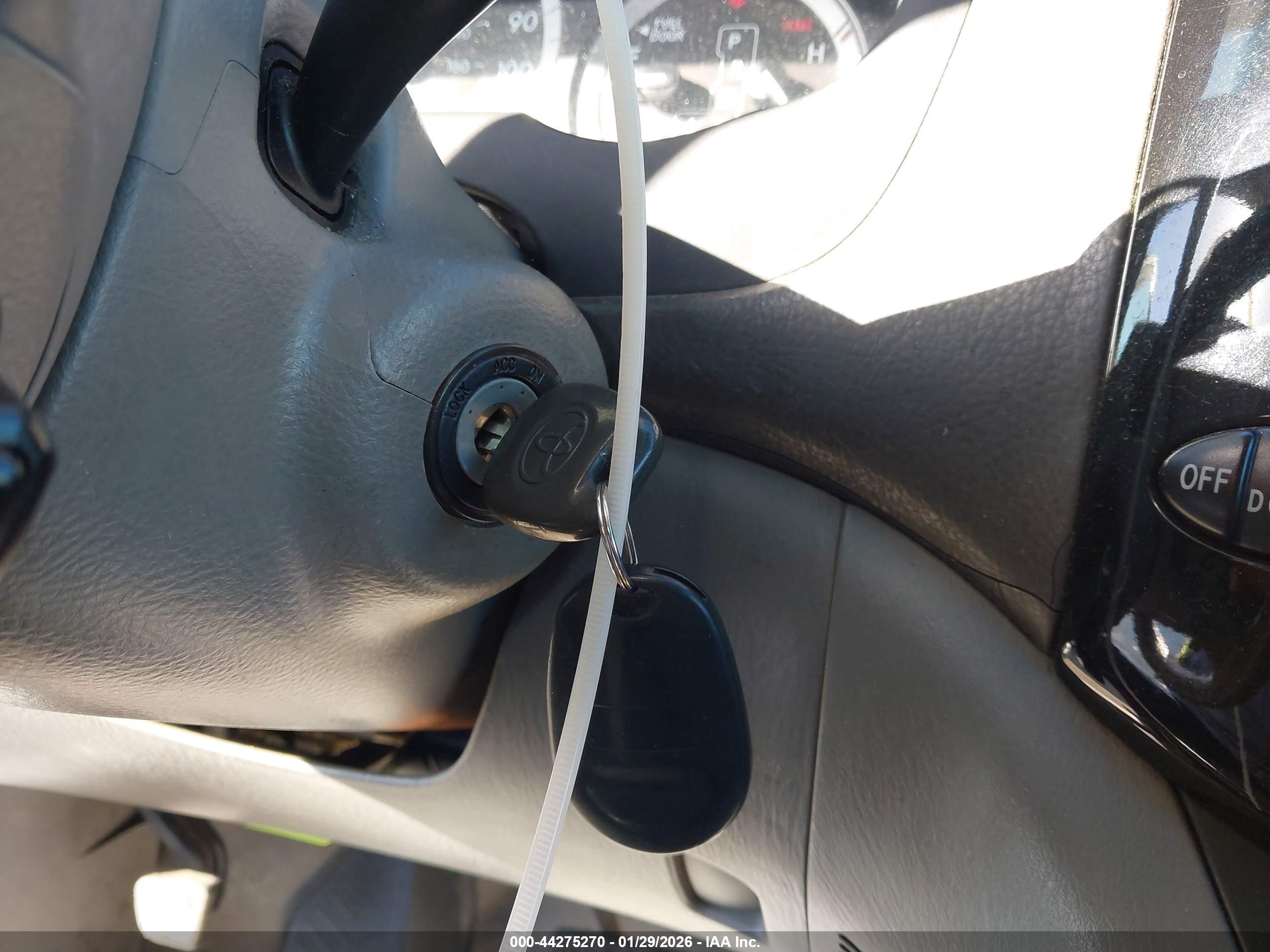 TOYOTA SIENNA image 11