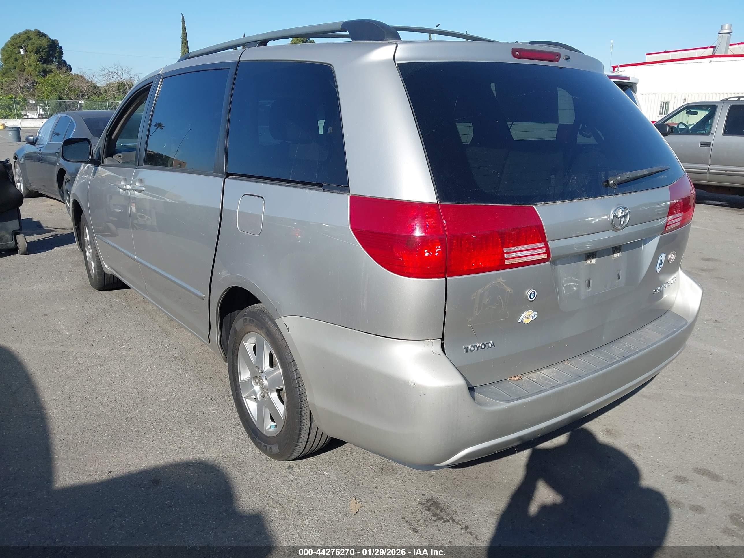 TOYOTA SIENNA image 3