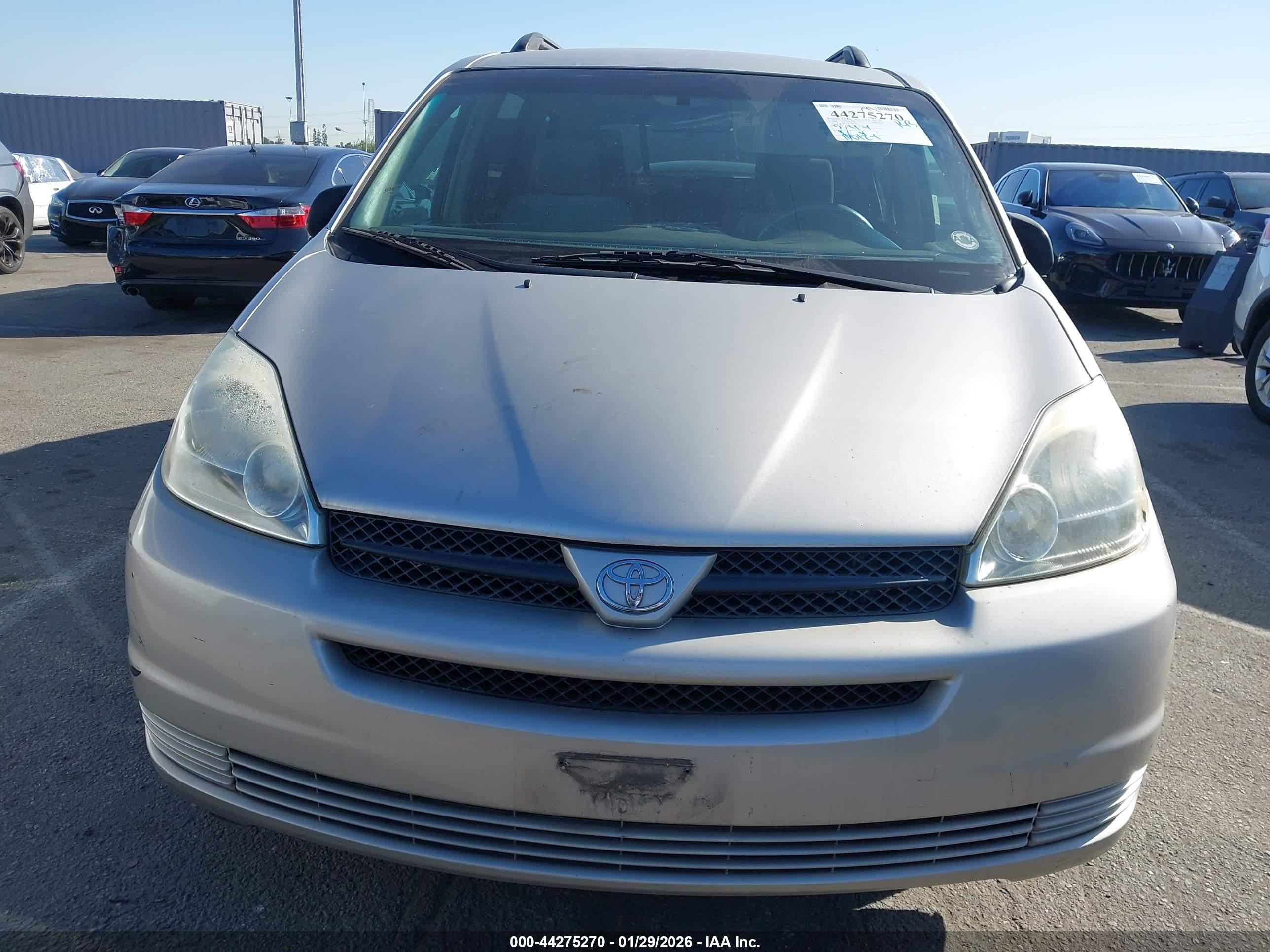 TOYOTA SIENNA image 6