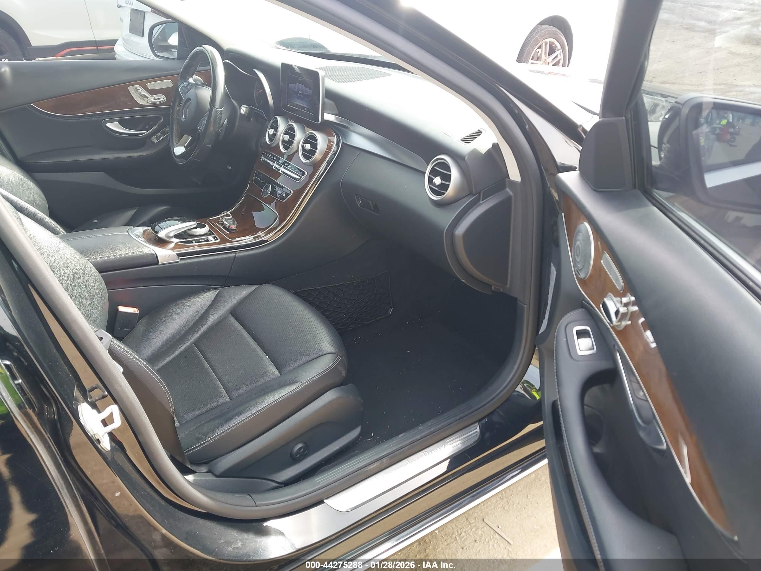 MERCEDES-BENZ C-CLASS image 5