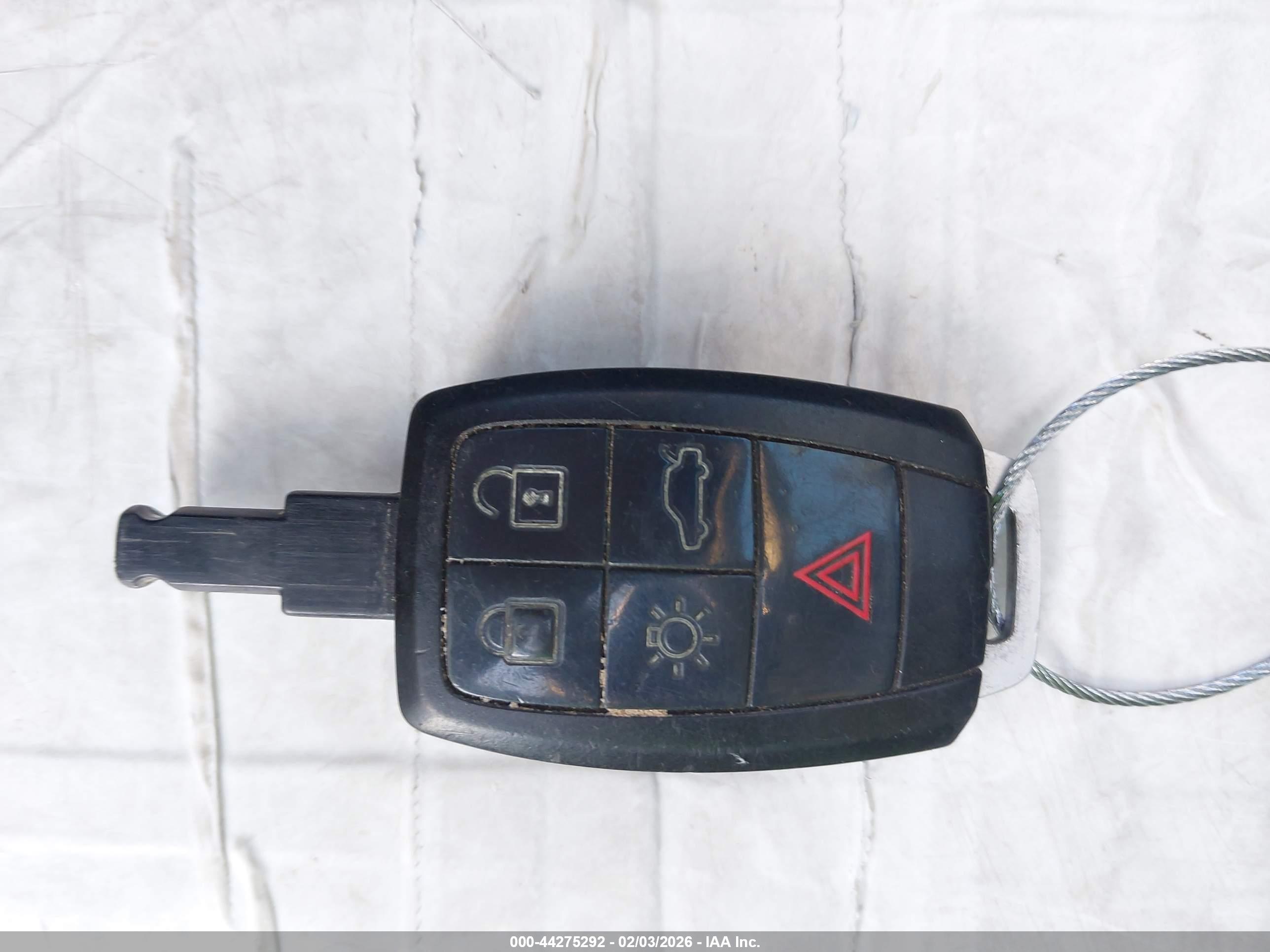 VOLVO C70 image 11