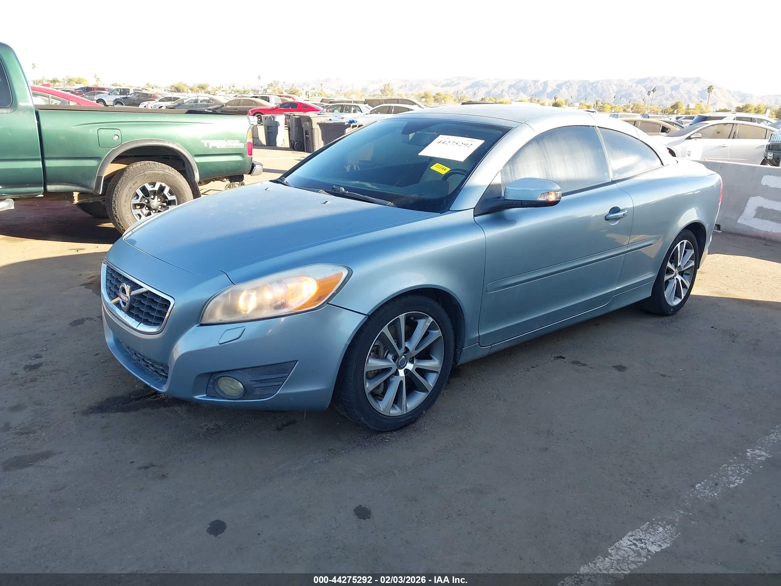 VOLVO C70 image 2