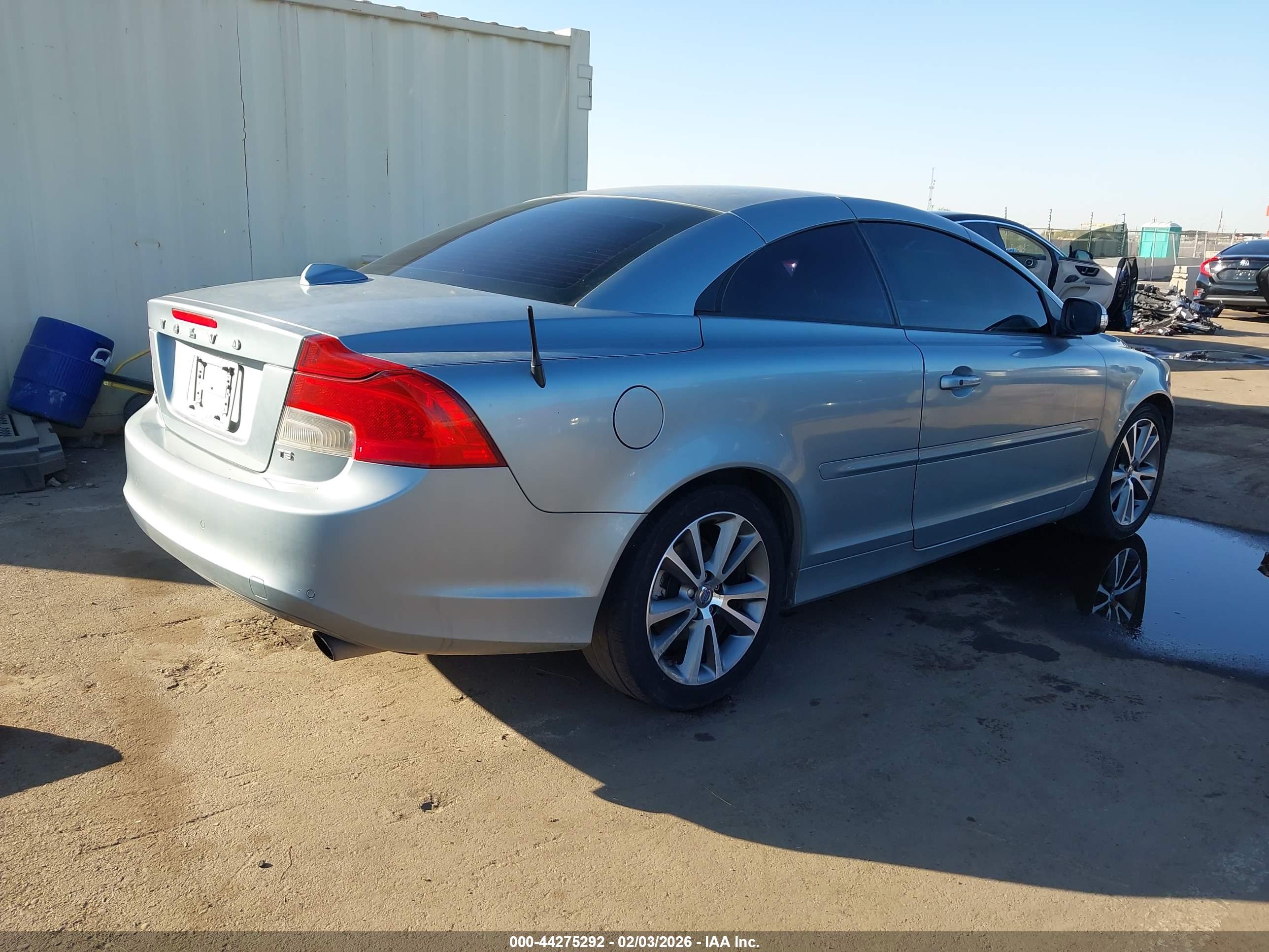 VOLVO C70 image 4