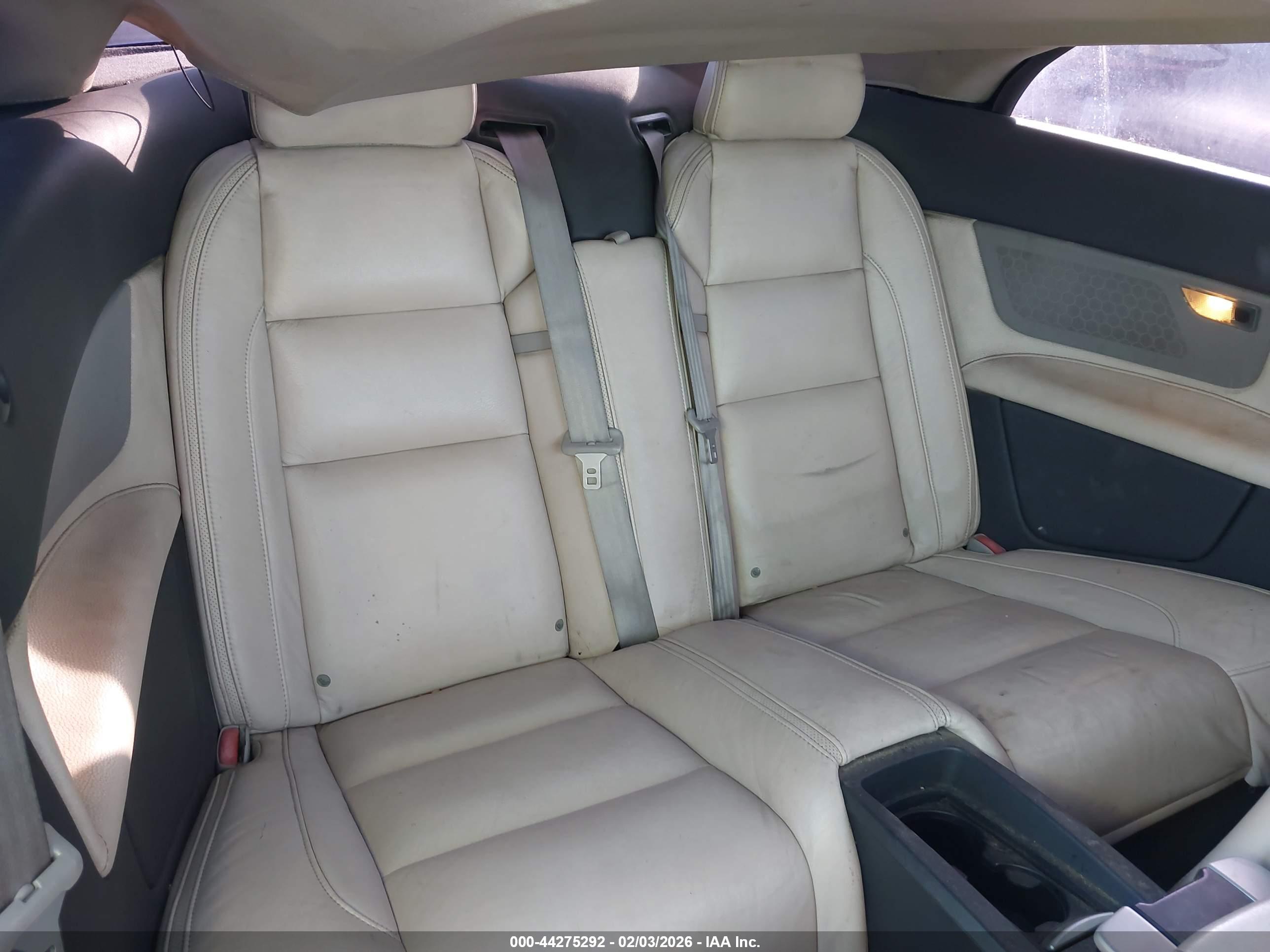 VOLVO C70 image 8