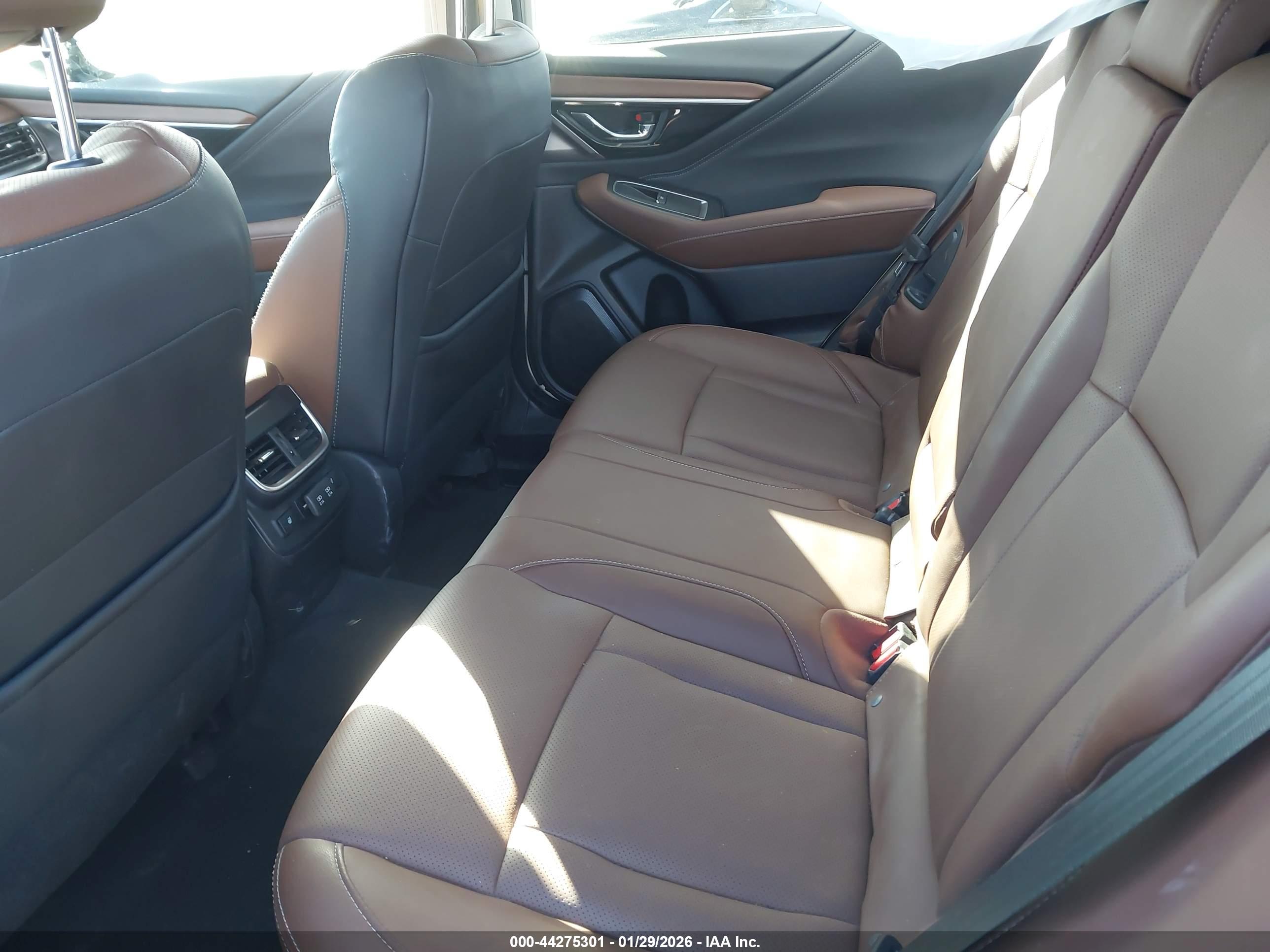 SUBARU OUTBACK image 8