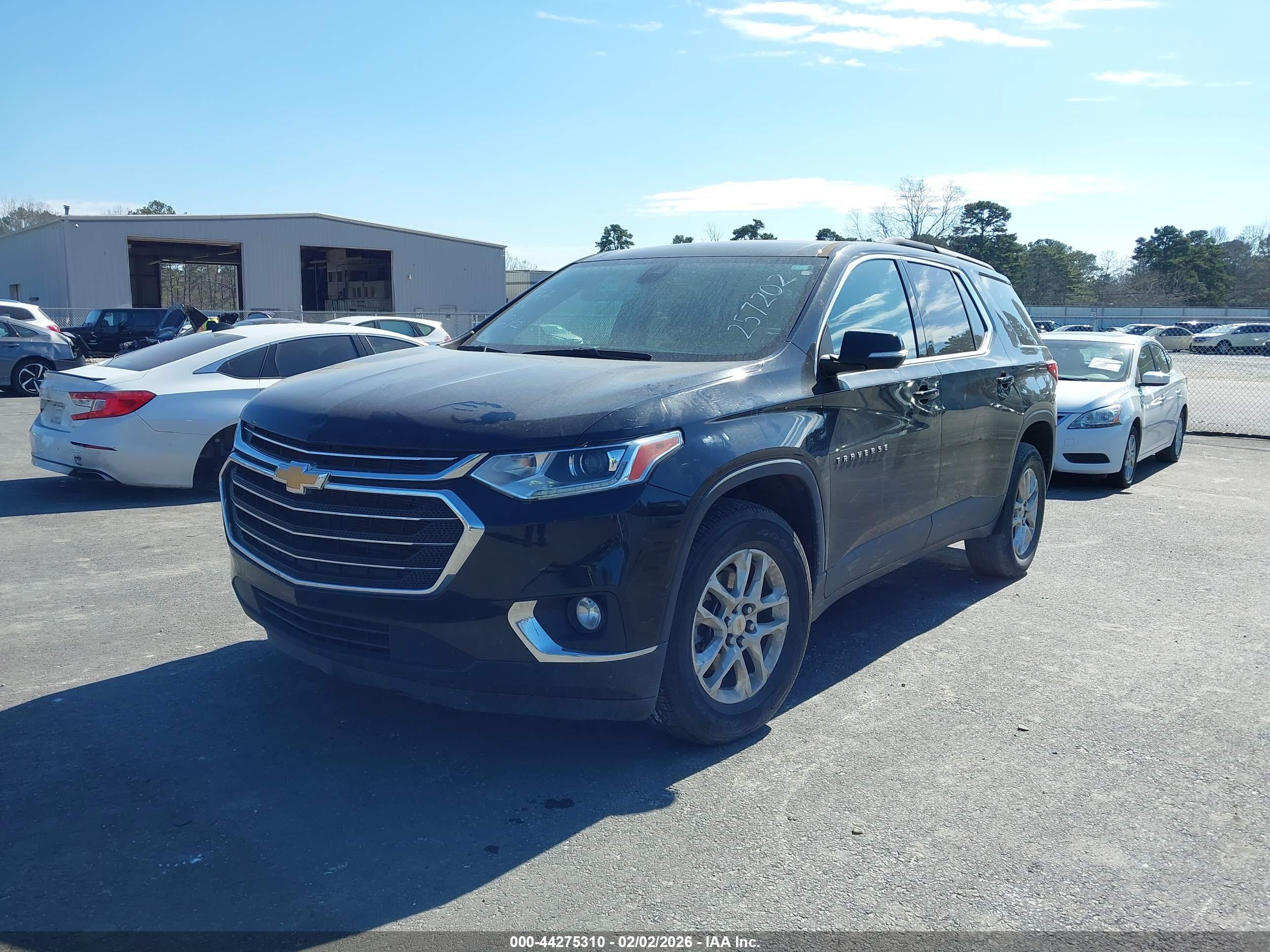 CHEVROLET TRAVERSE image 2